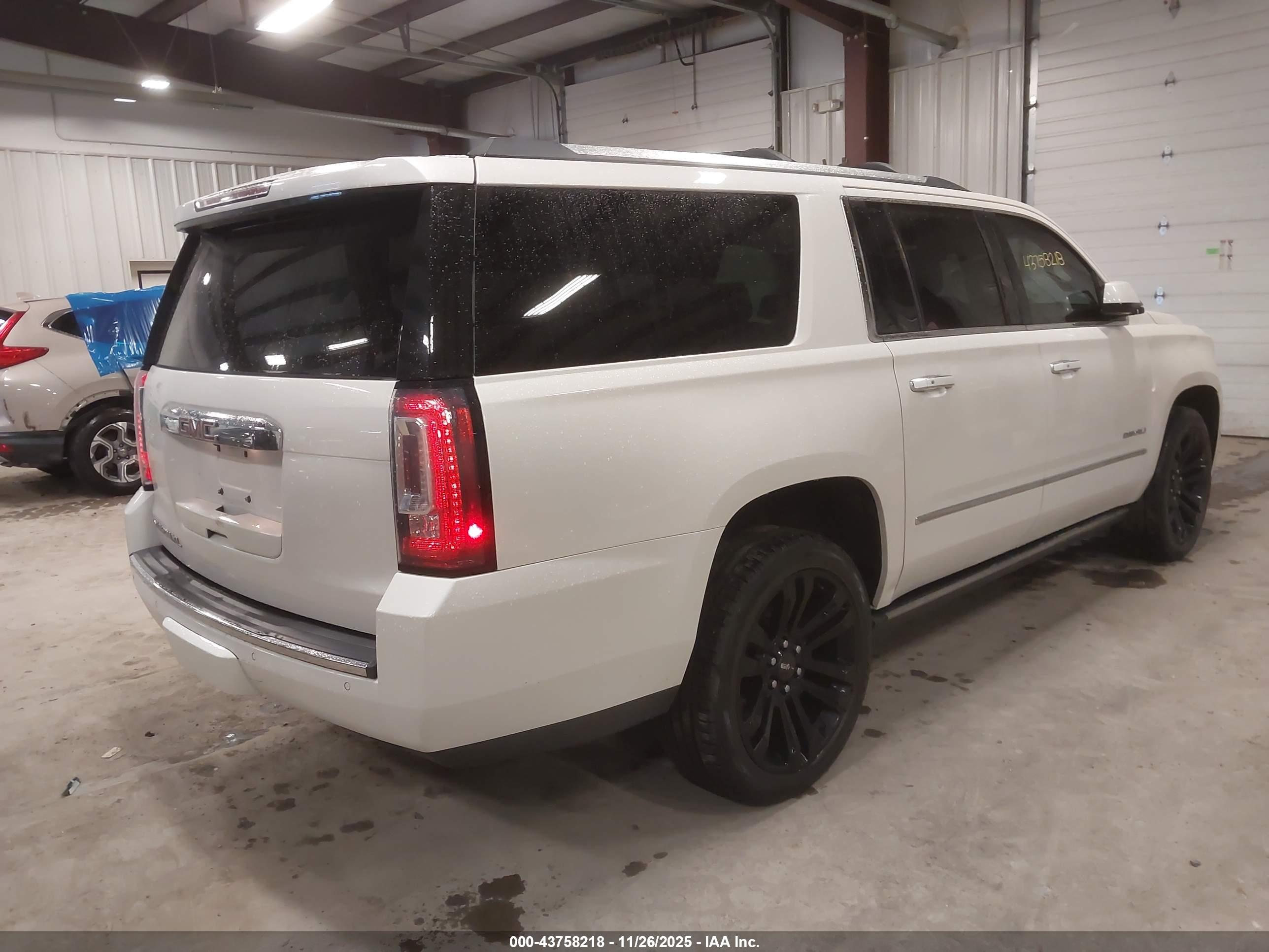 GMC YUKON image 4