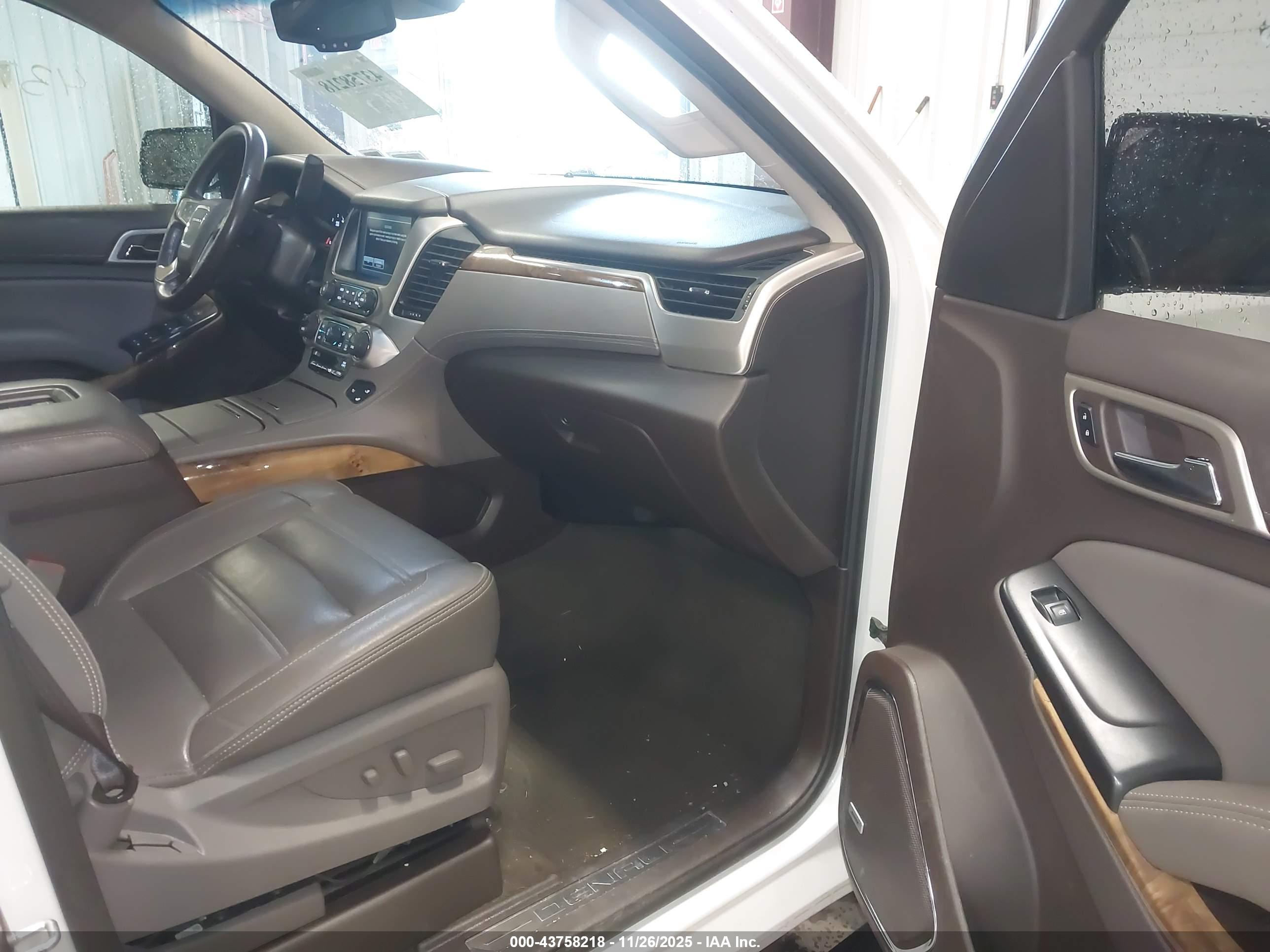 GMC YUKON image 5
