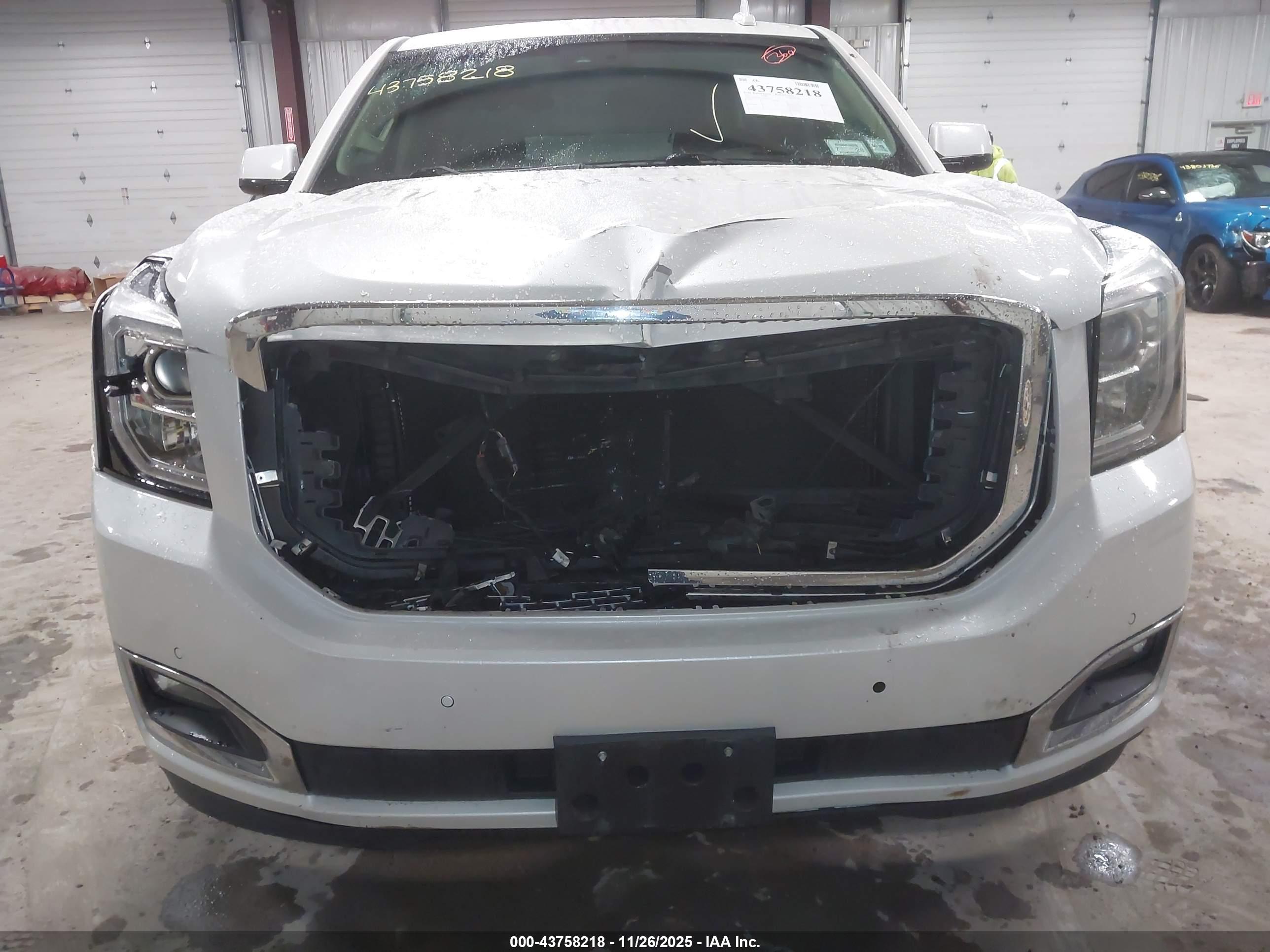 GMC YUKON image 6