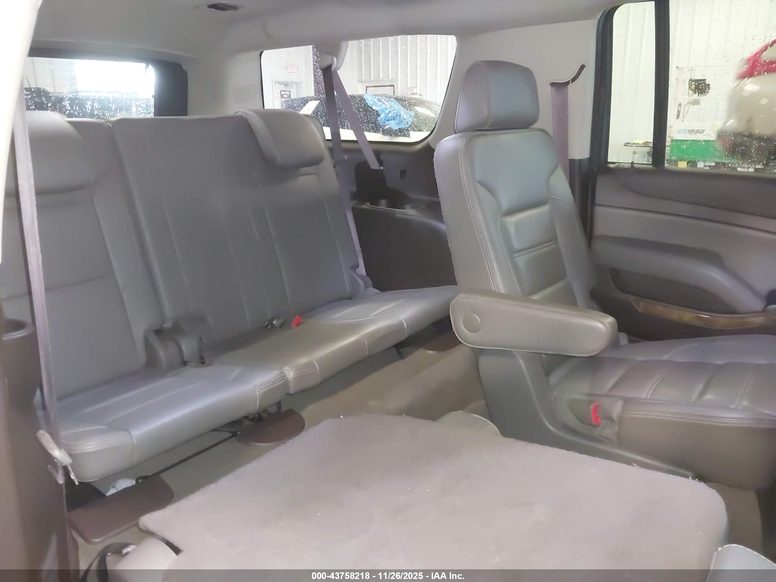 GMC YUKON image 8