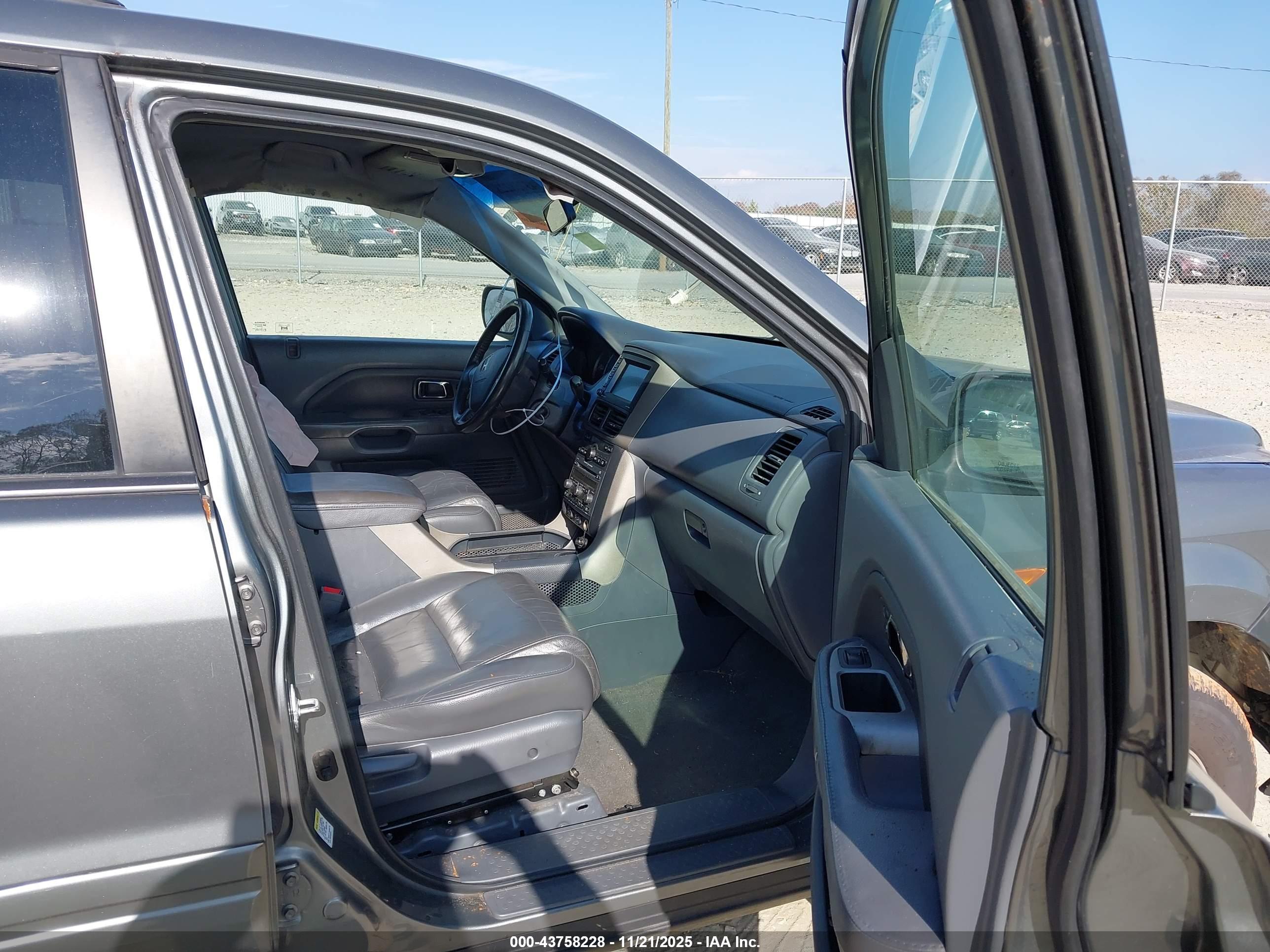 HONDA PILOT image 5