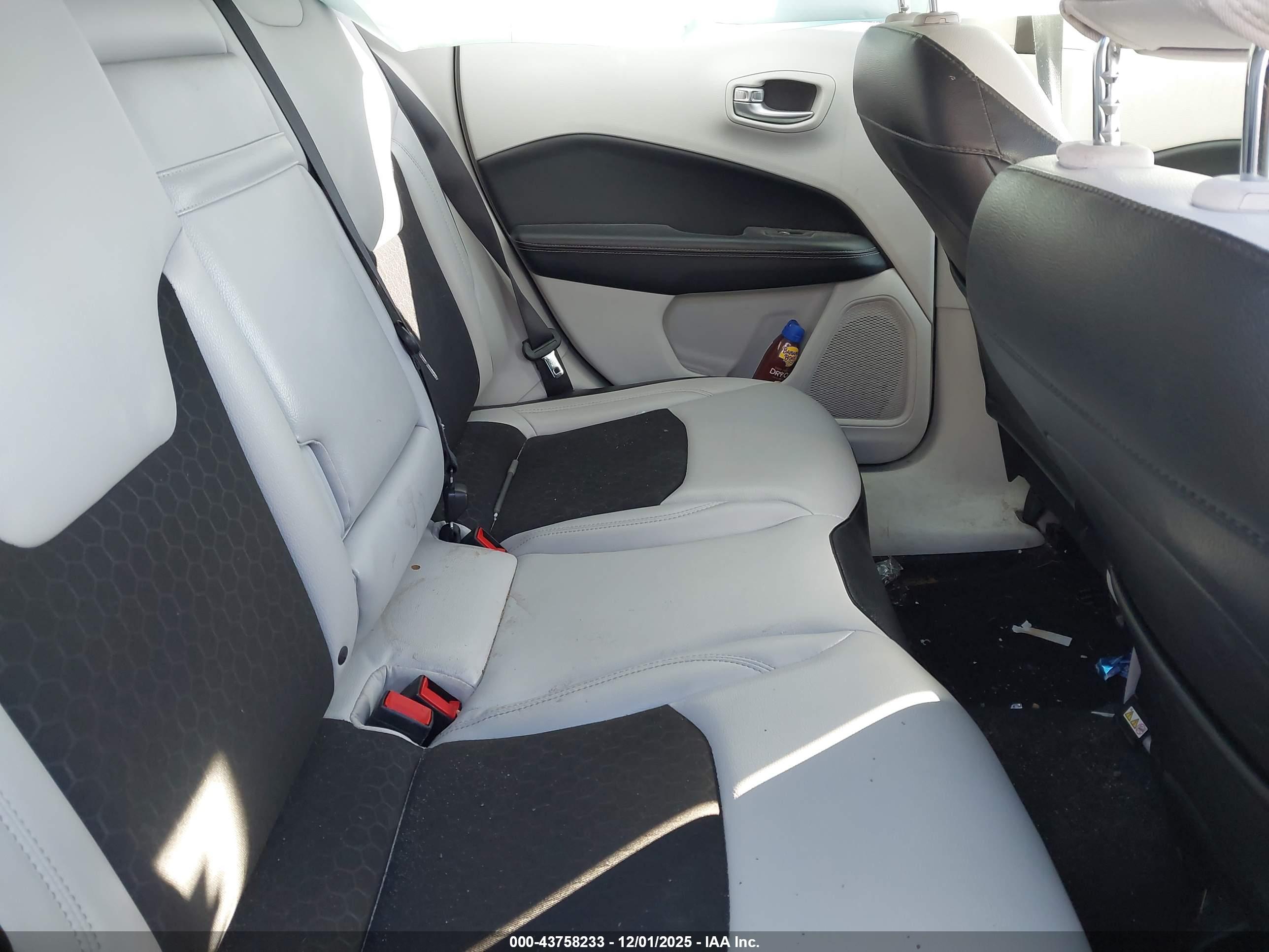 JEEP COMPASS image 8