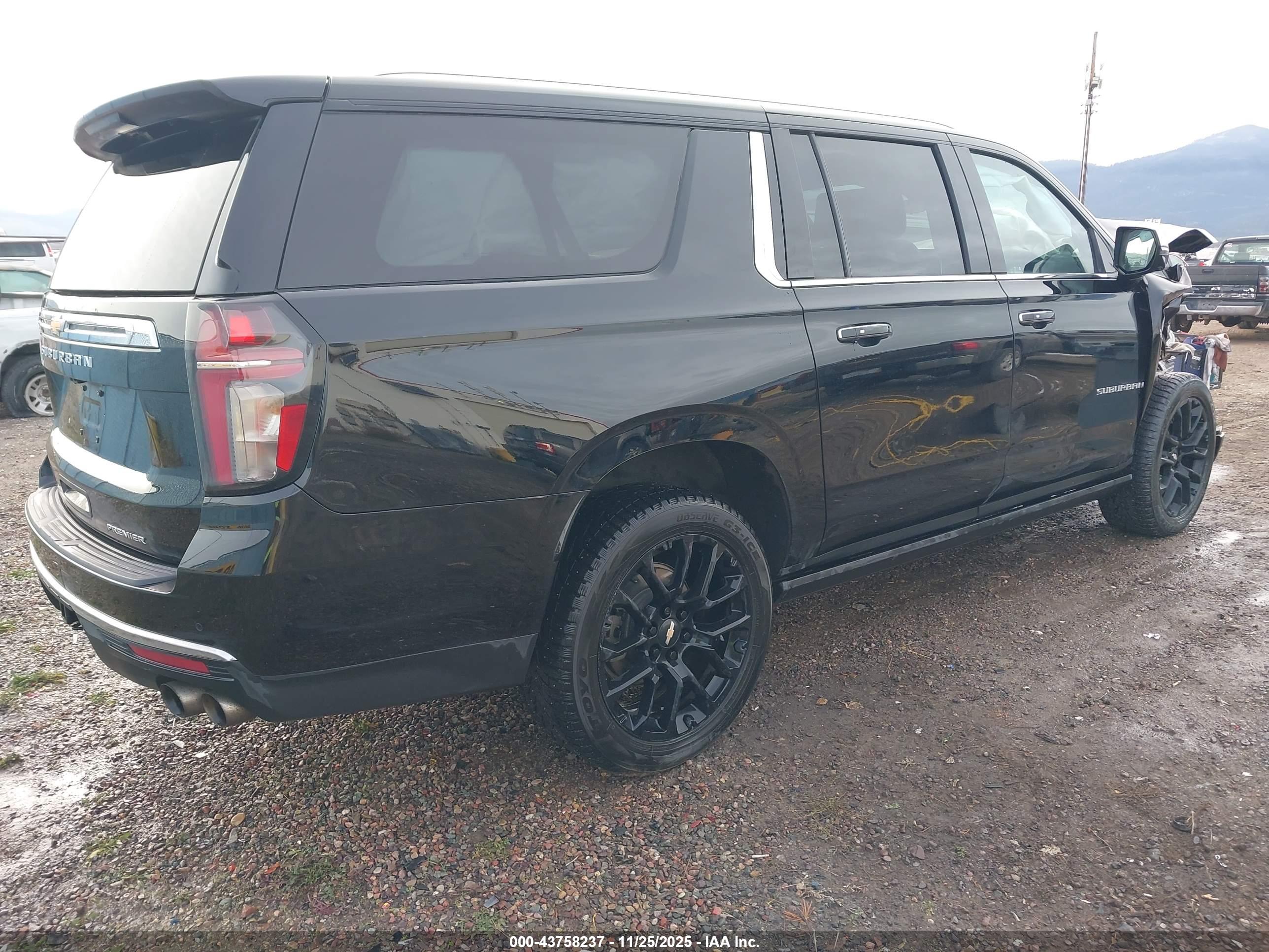 CHEVROLET SUBURBAN image 4