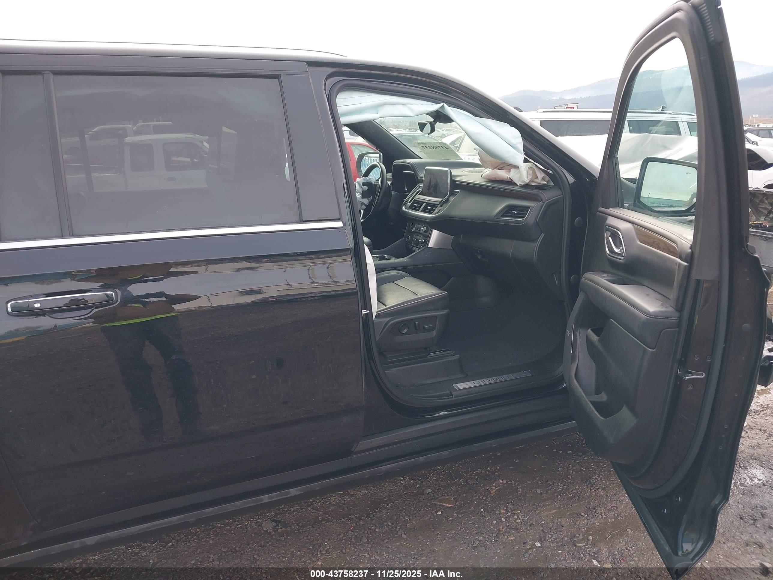 CHEVROLET SUBURBAN image 5