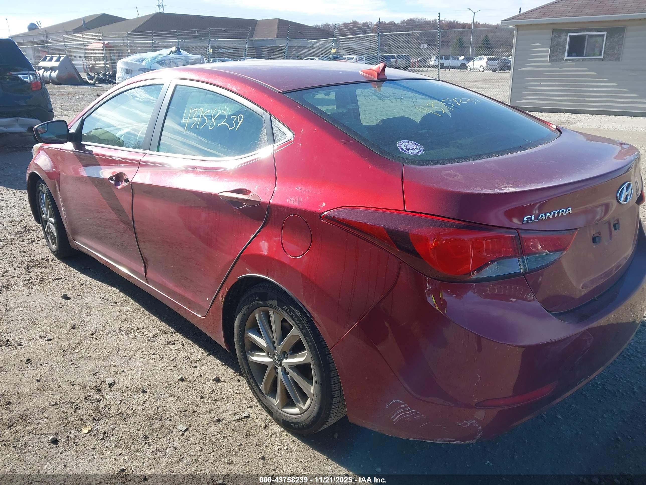 HYUNDAI ELANTRA image 3