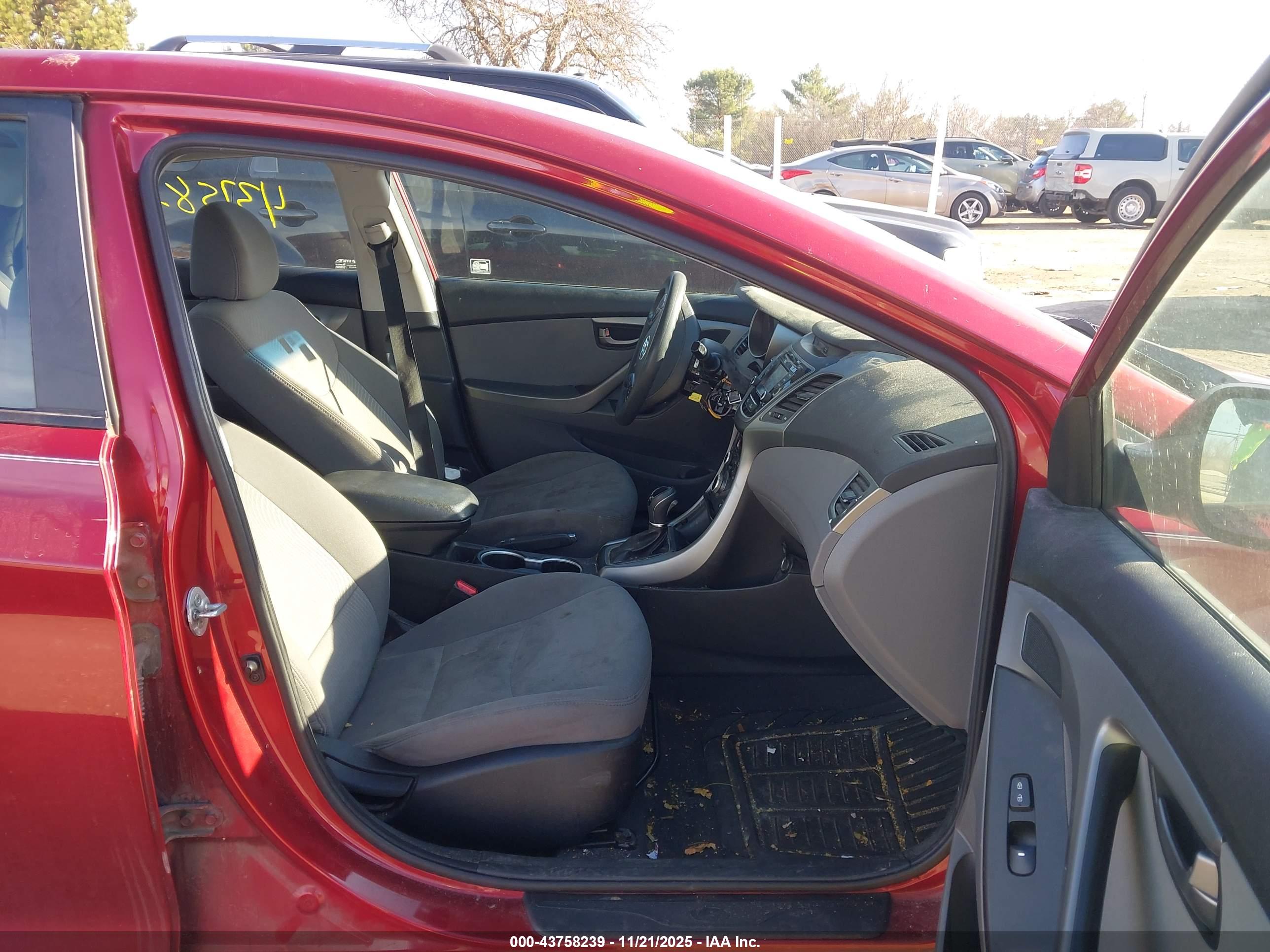 HYUNDAI ELANTRA image 5