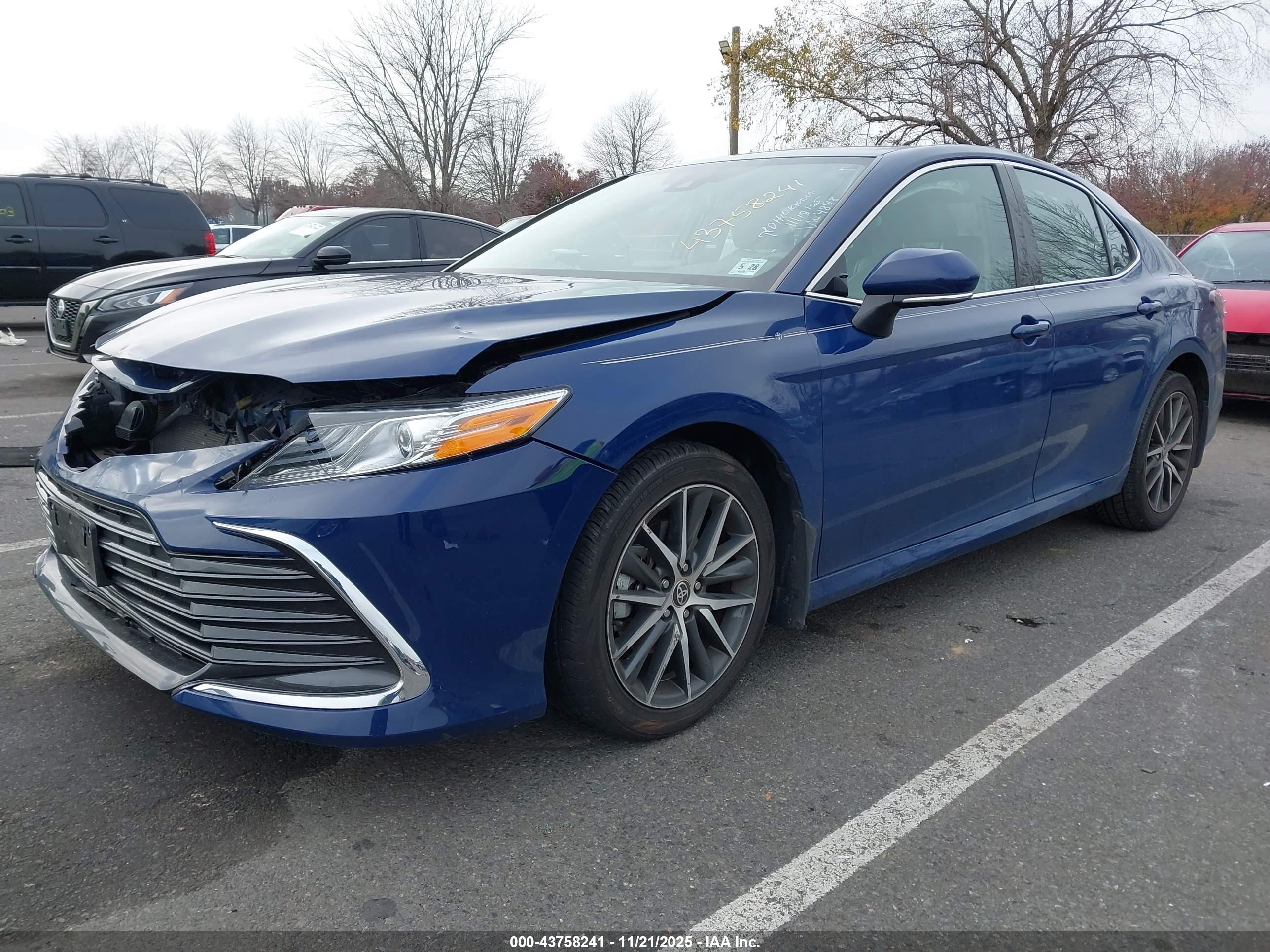 TOYOTA CAMRY image 2