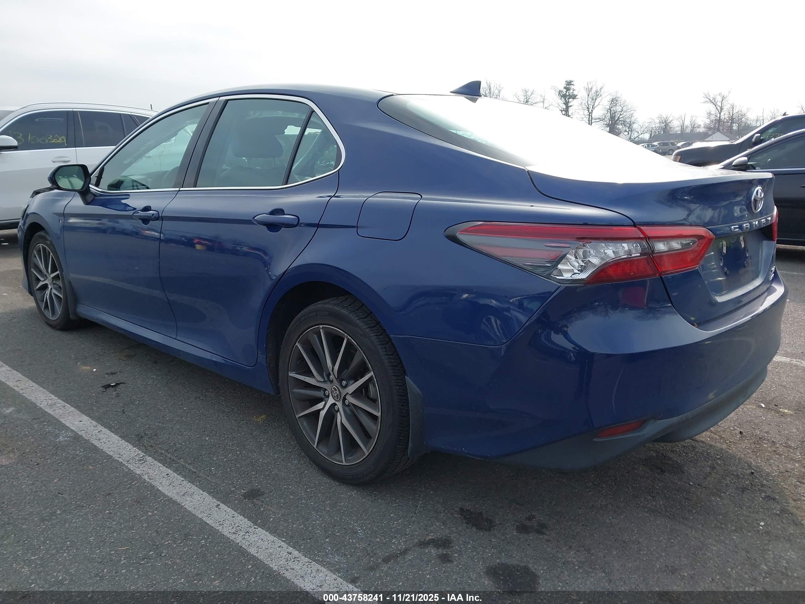 TOYOTA CAMRY image 3