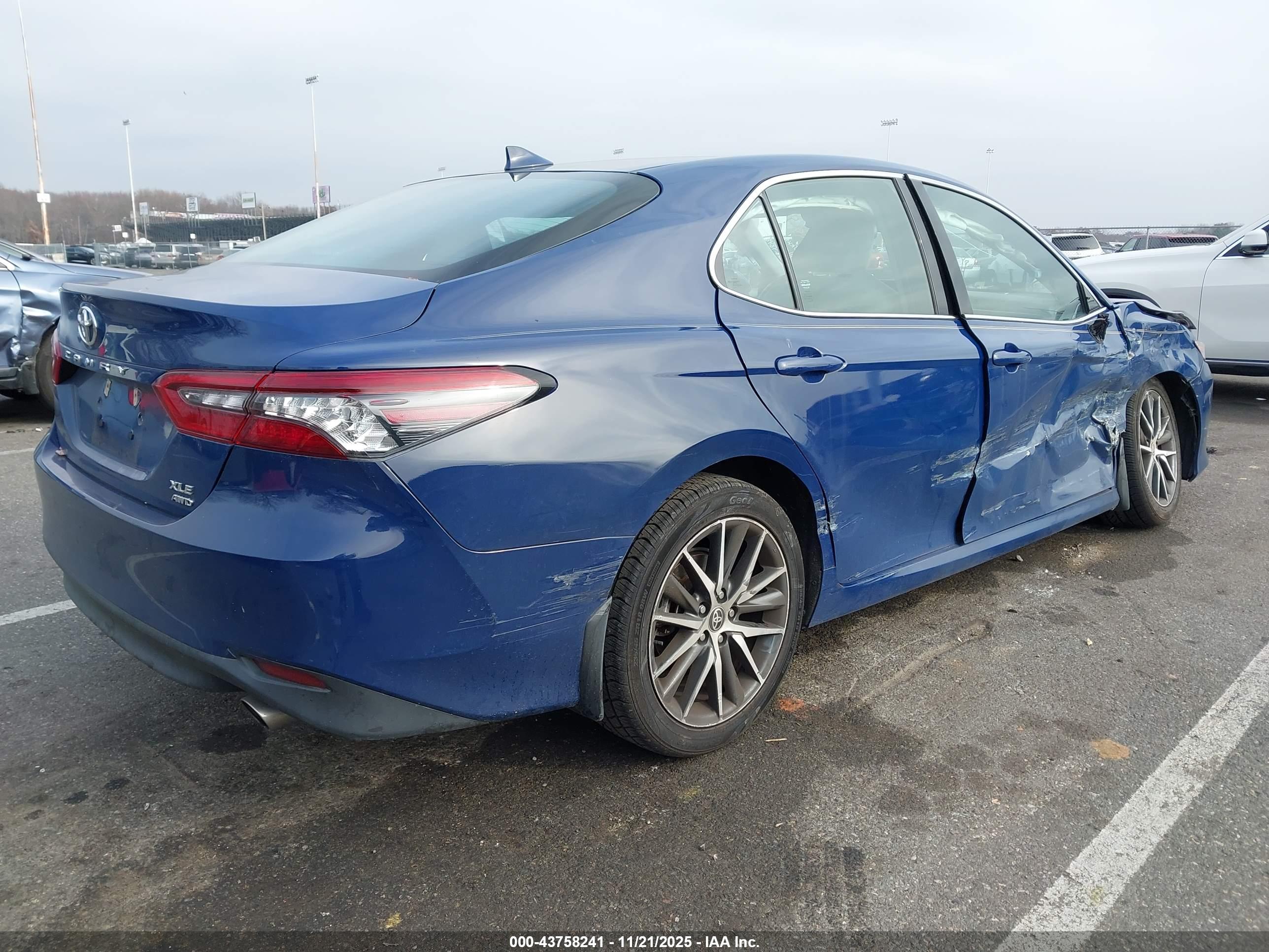TOYOTA CAMRY image 4