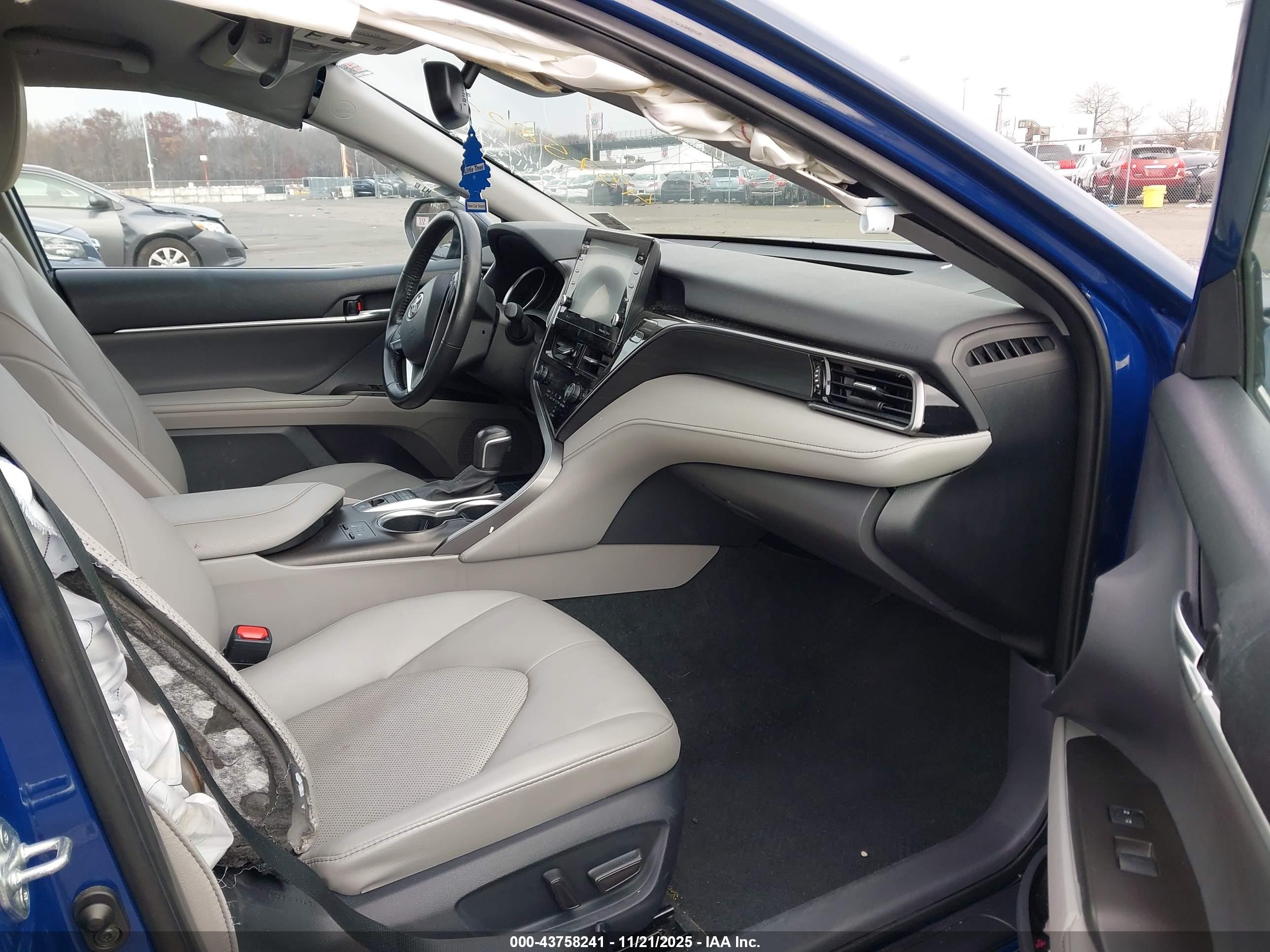TOYOTA CAMRY image 5