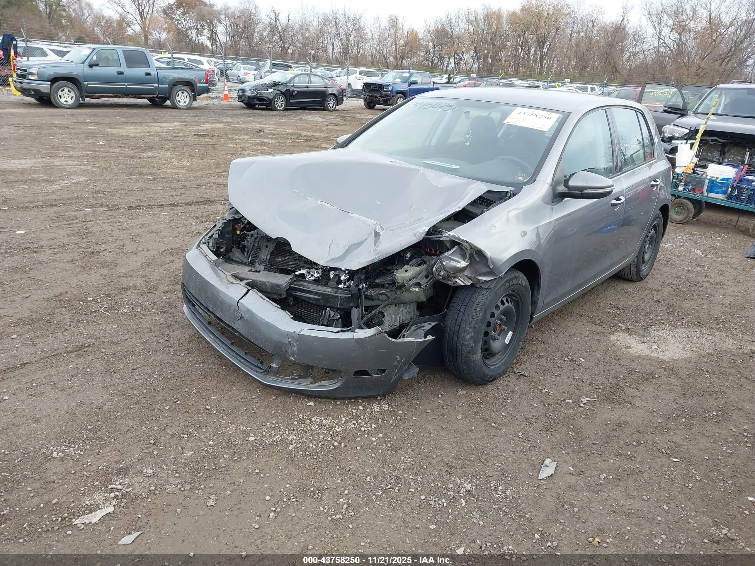 VOLKSWAGEN GOLF image 2