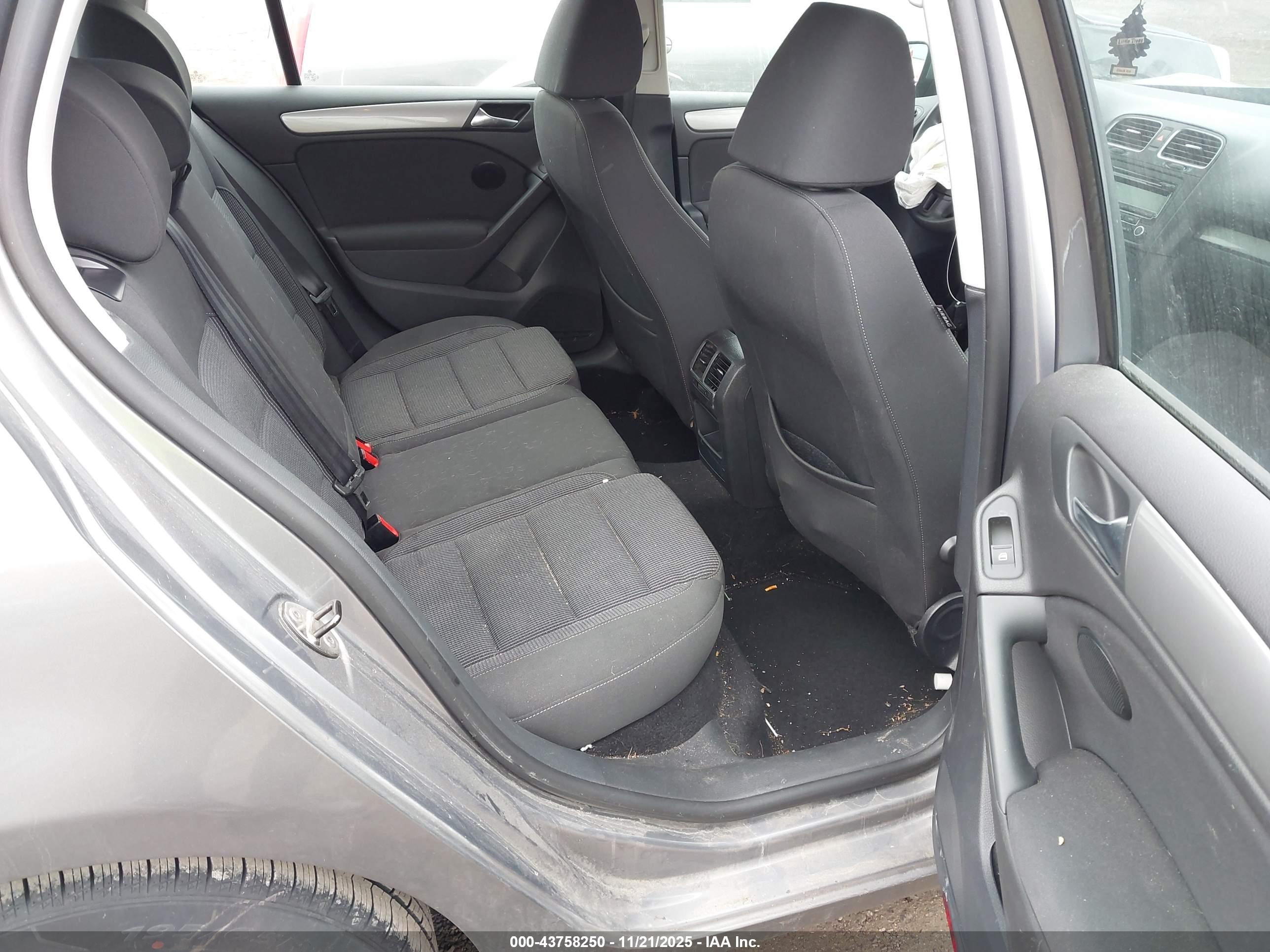 VOLKSWAGEN GOLF image 8