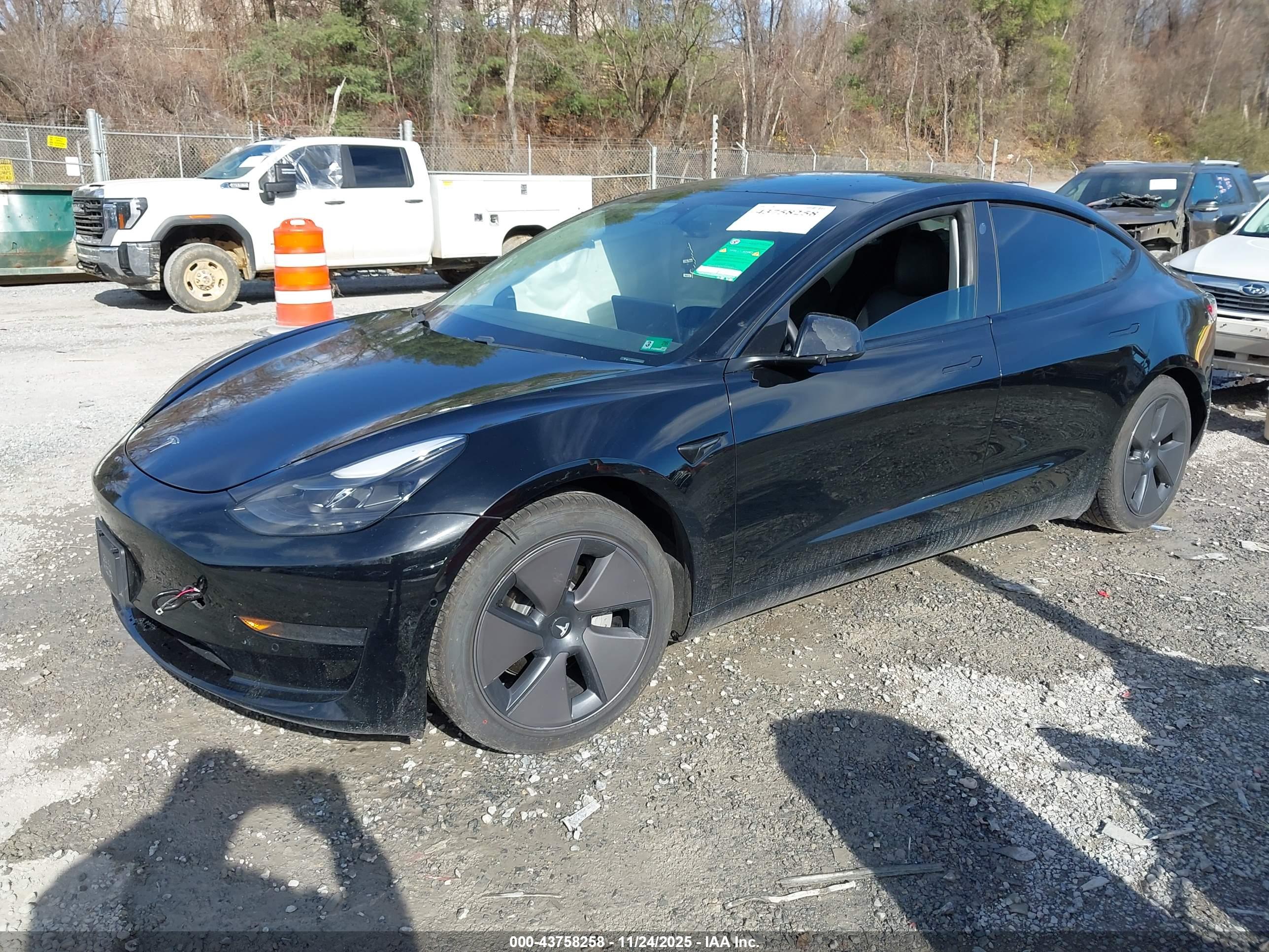 TESLA MODEL image 2