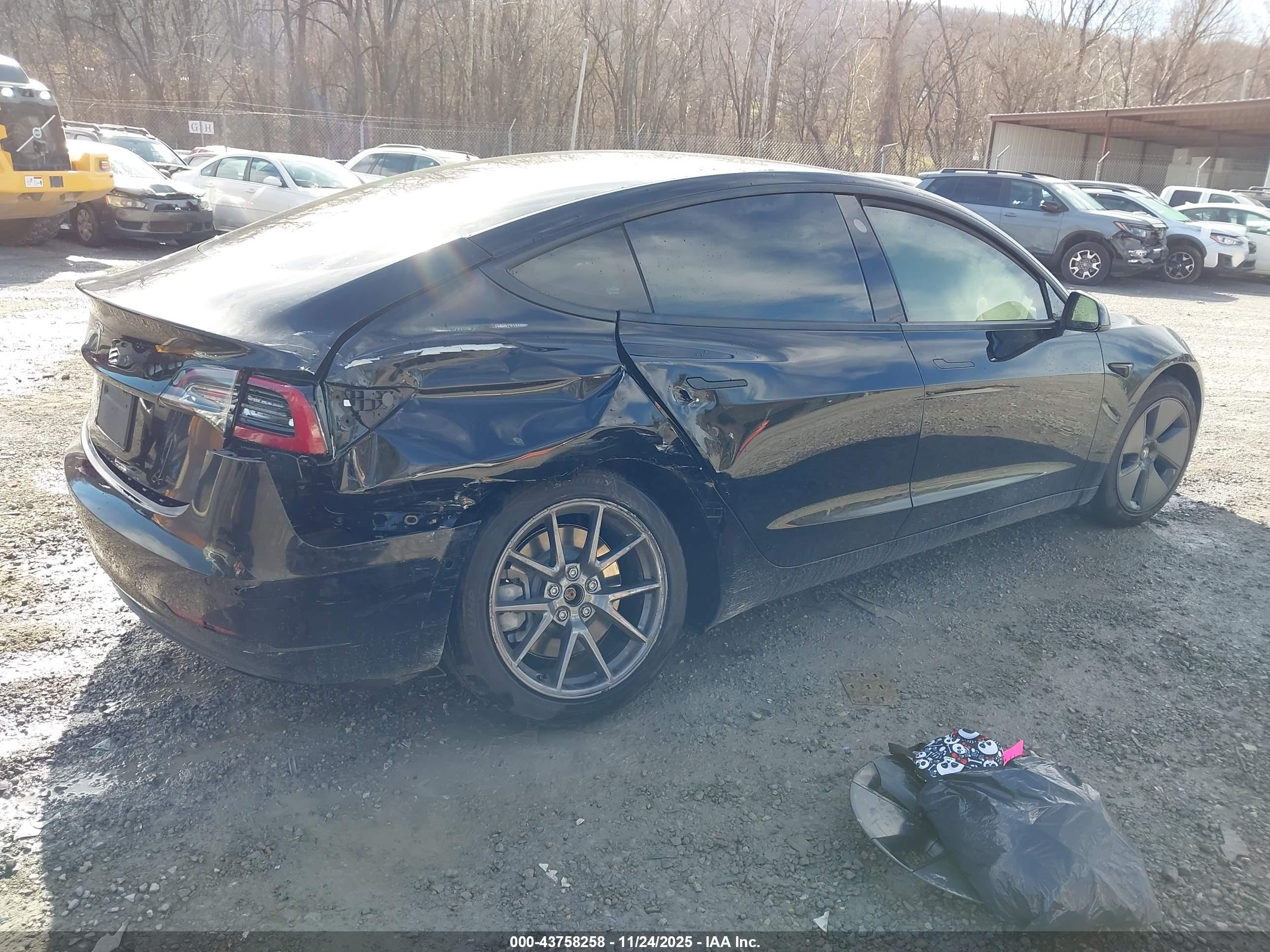 TESLA MODEL image 4