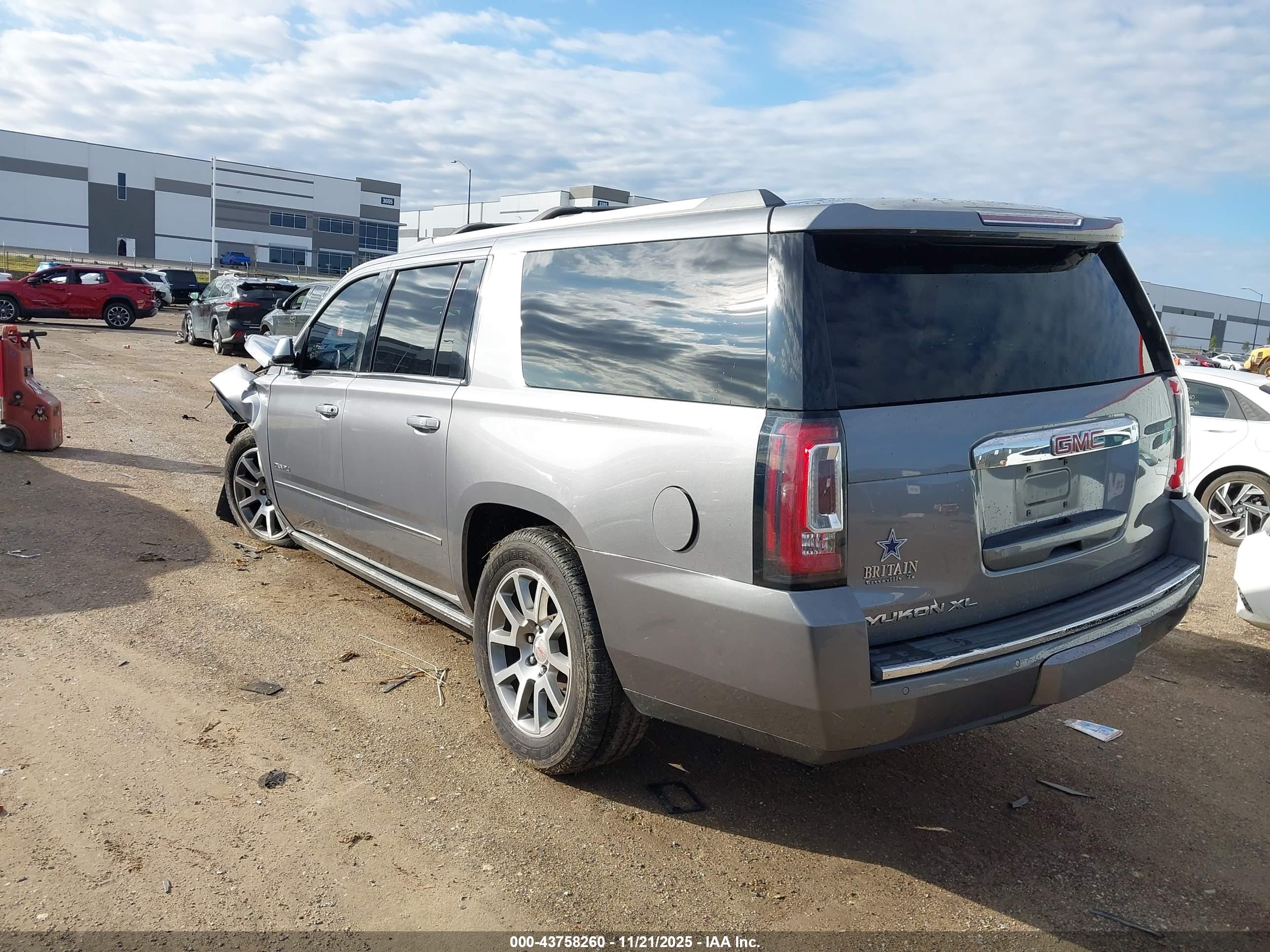 GMC YUKON image 3