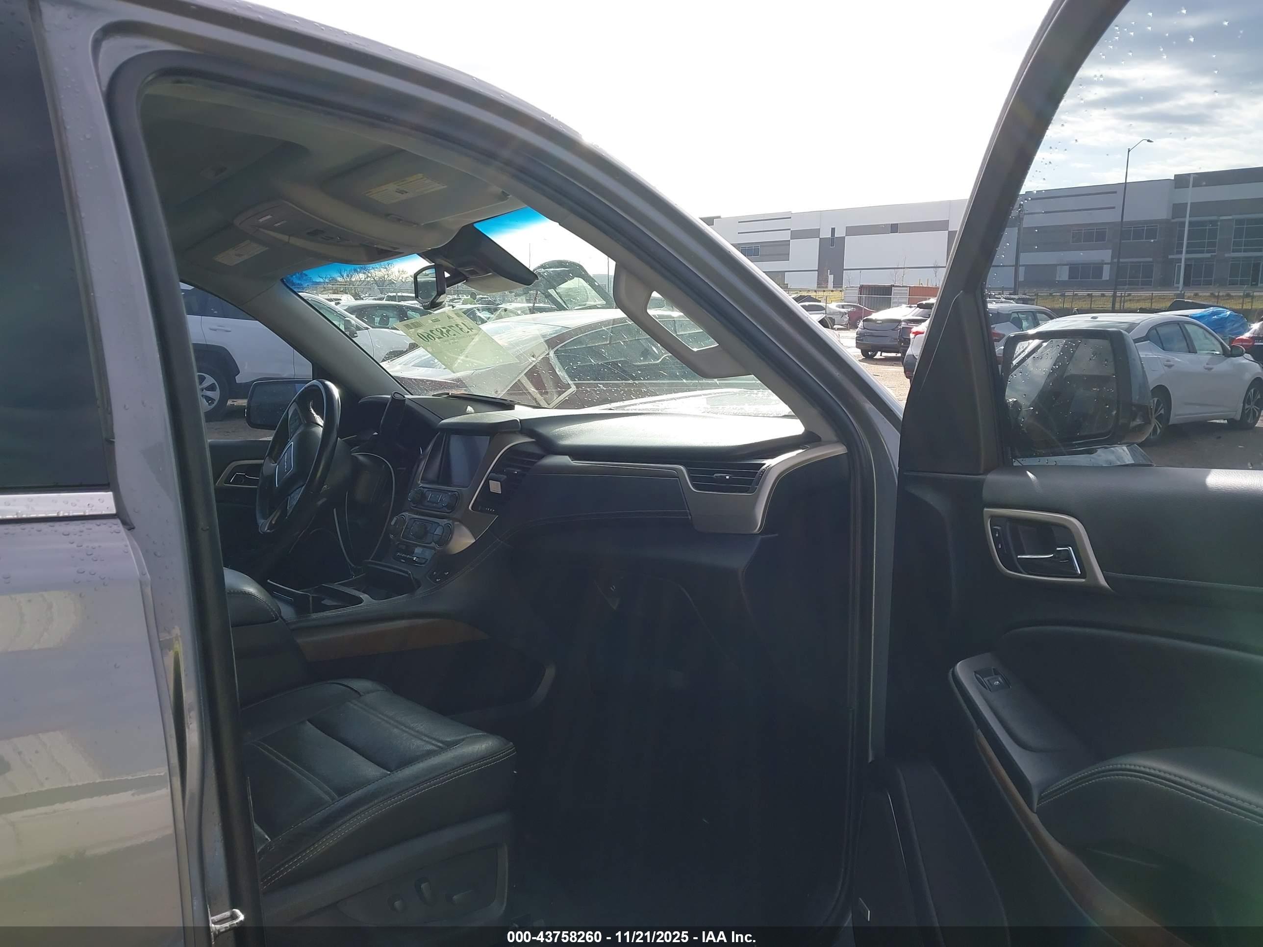 GMC YUKON image 5