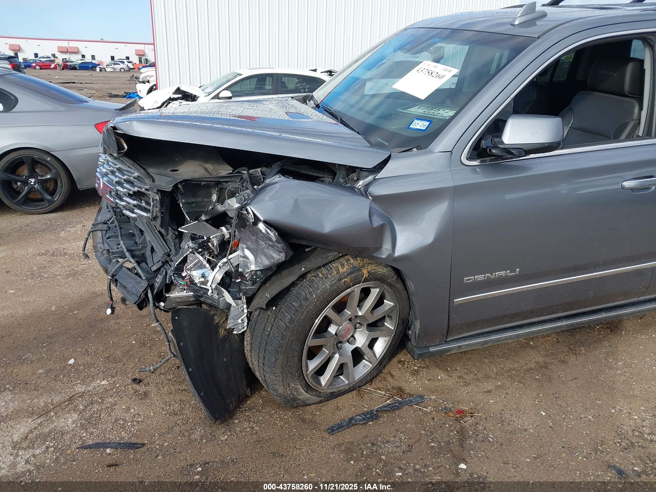 GMC YUKON image 6