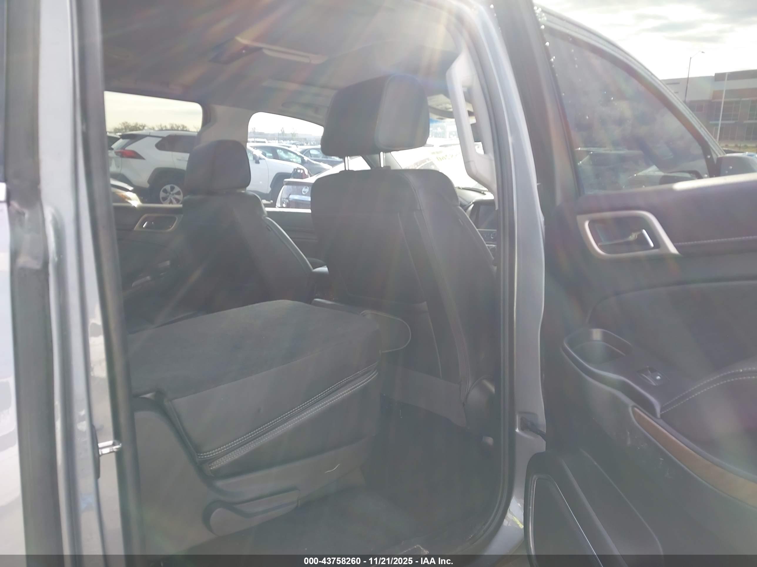 GMC YUKON image 8