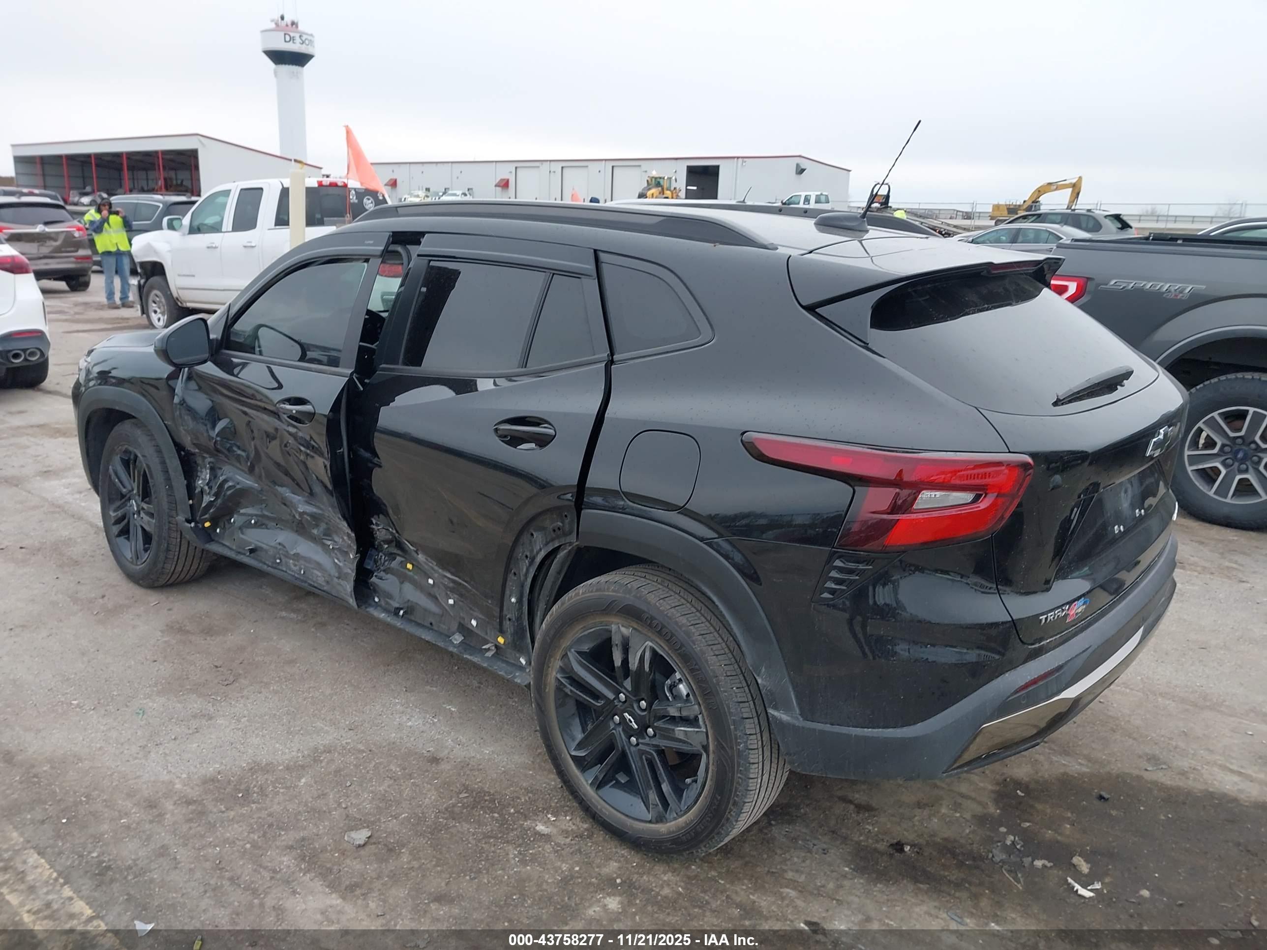 CHEVROLET TRAX image 3