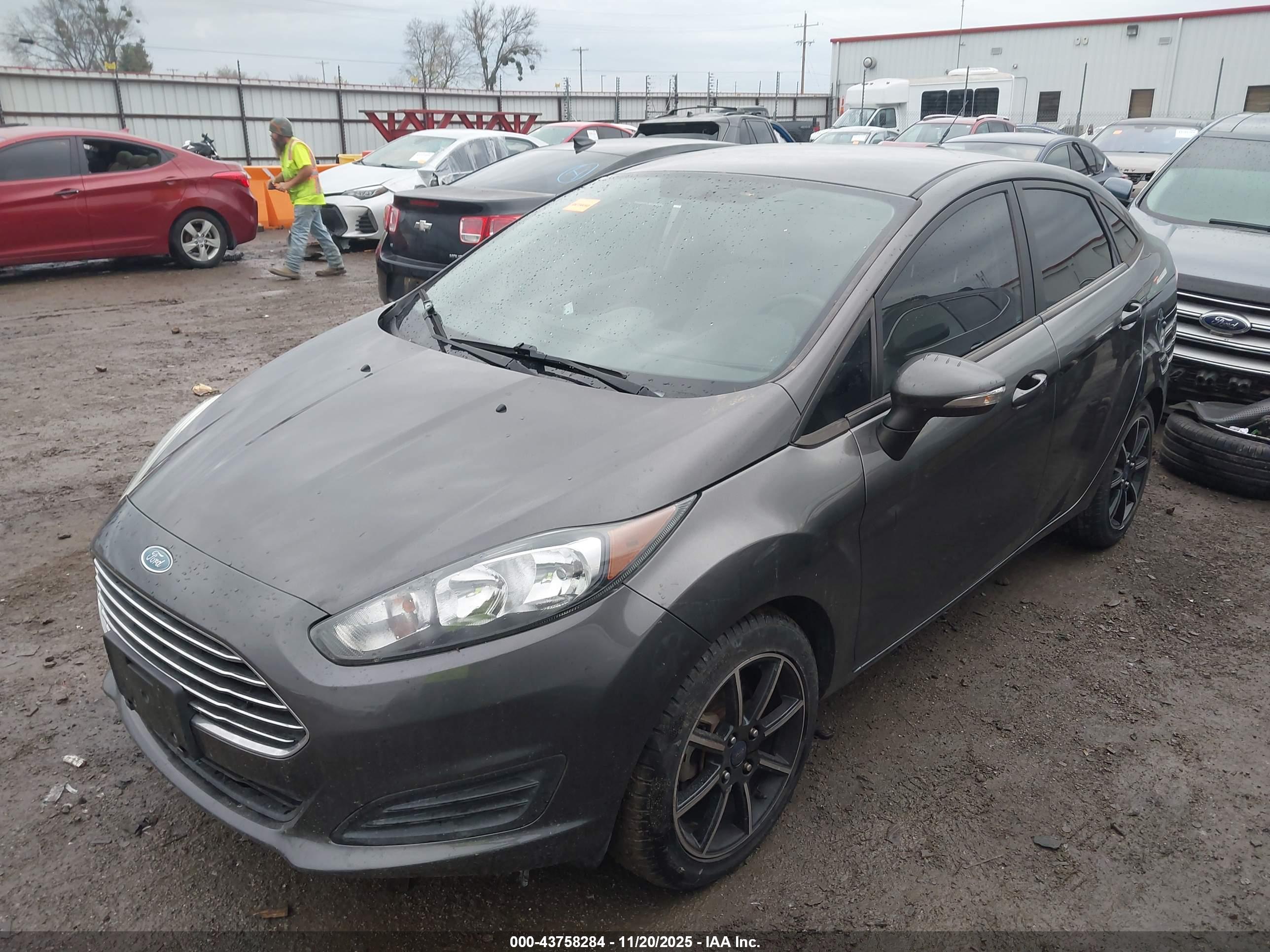 FORD FIESTA image 2