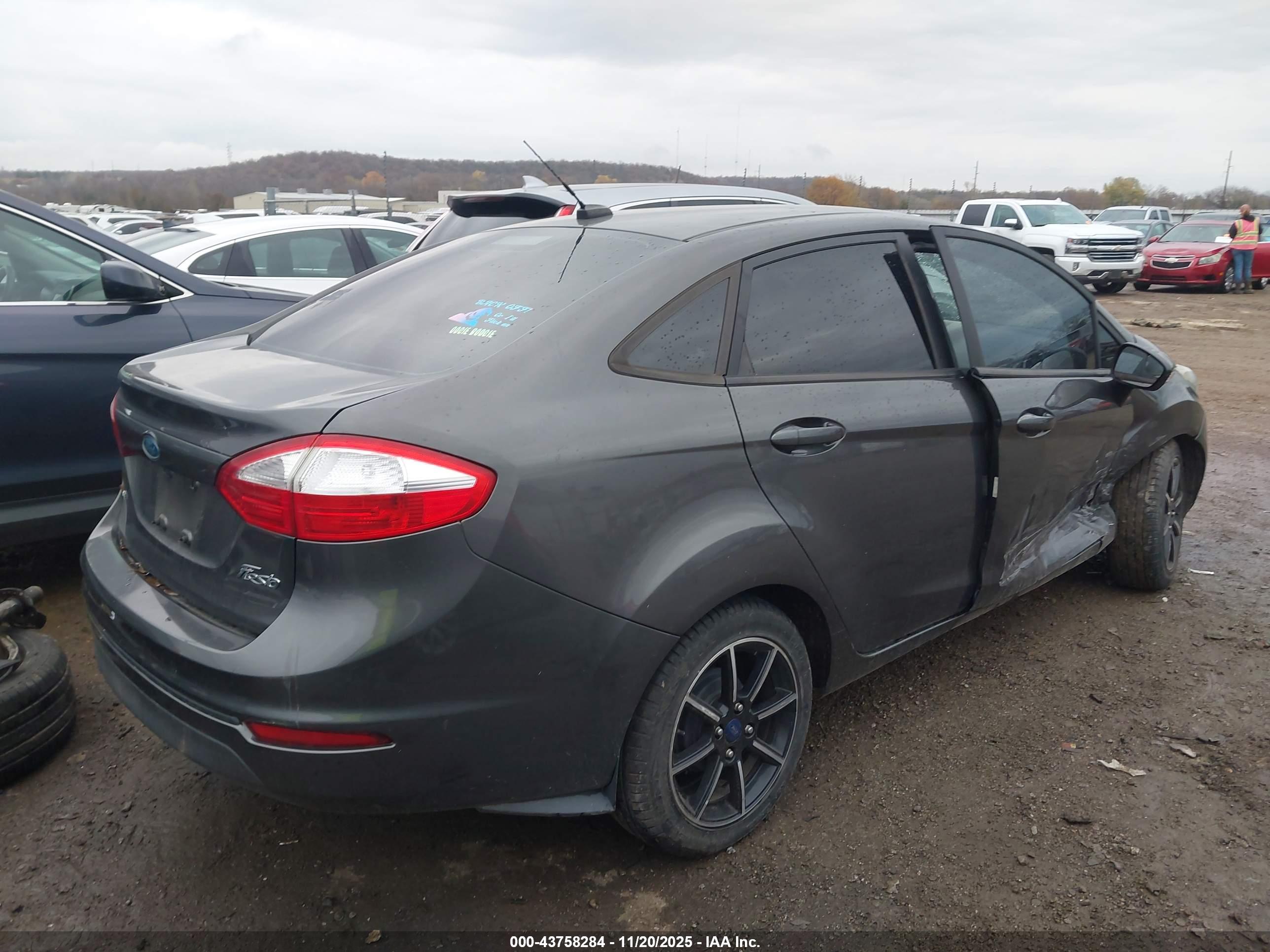 FORD FIESTA image 4