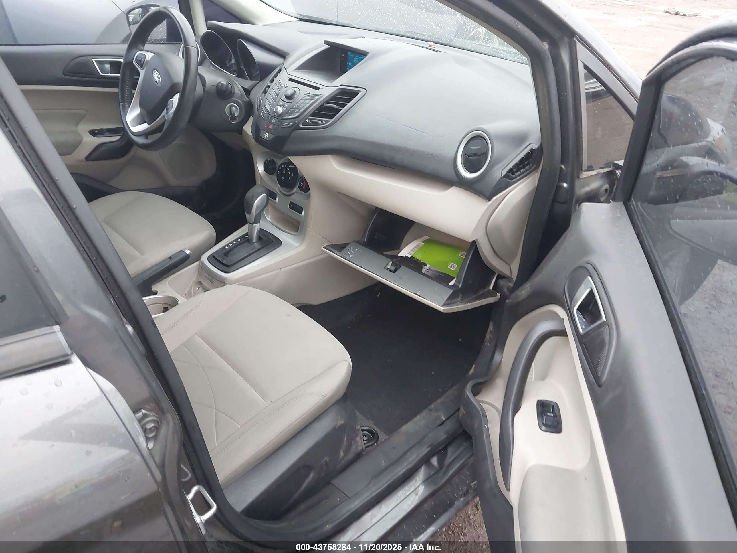 FORD FIESTA image 5