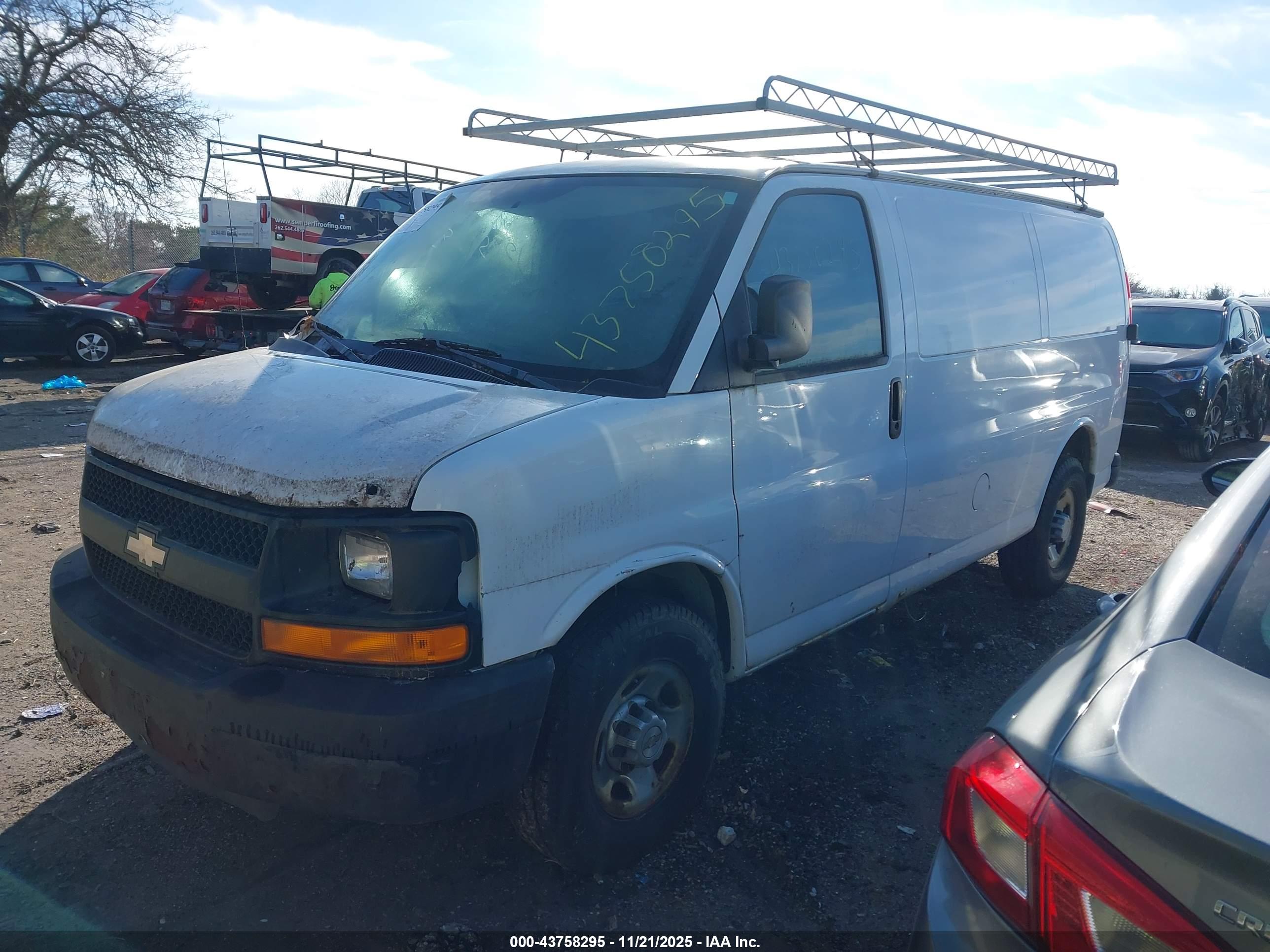 CHEVROLET EXPRESS image 2