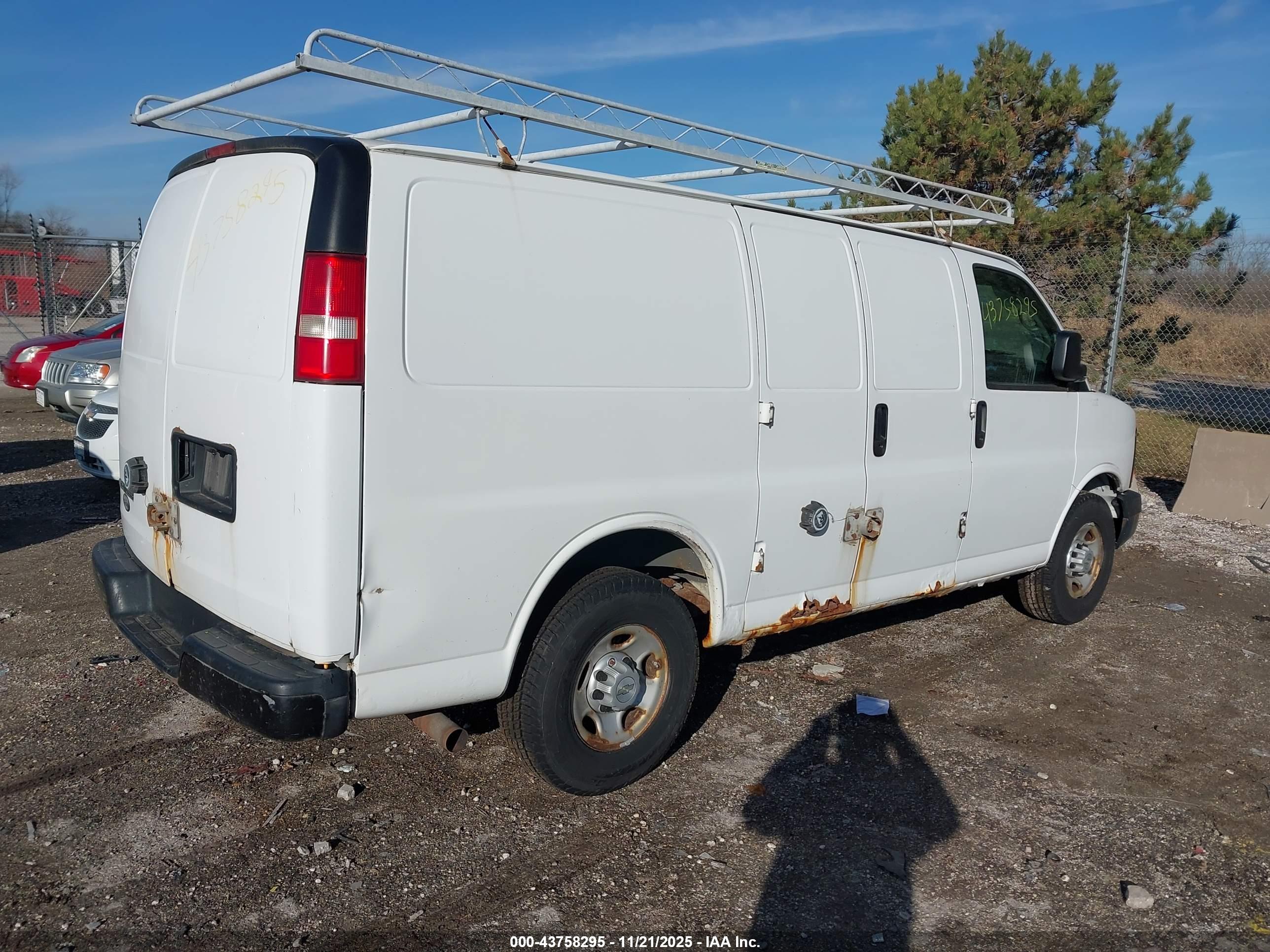 CHEVROLET EXPRESS image 4