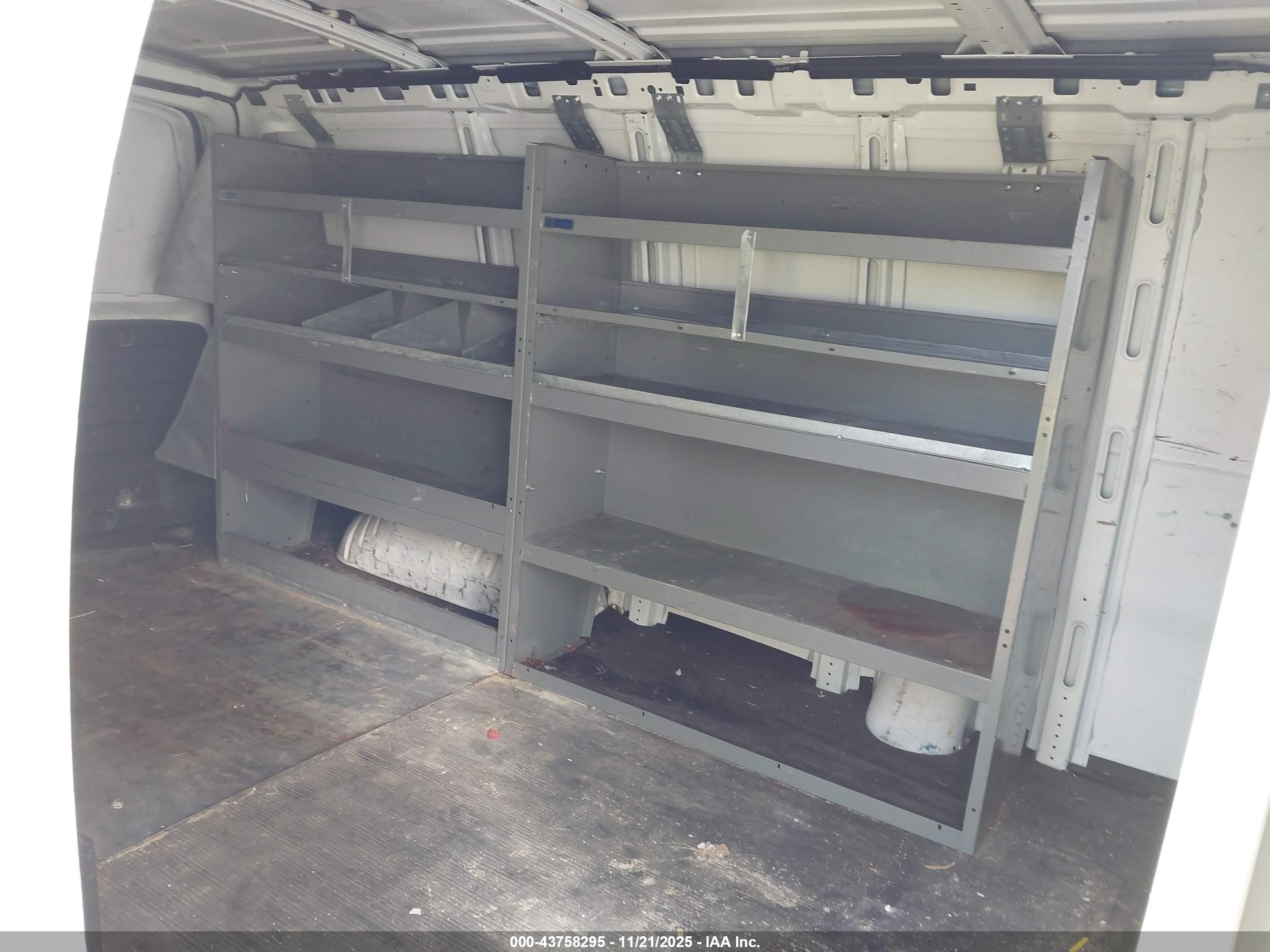 CHEVROLET EXPRESS image 8