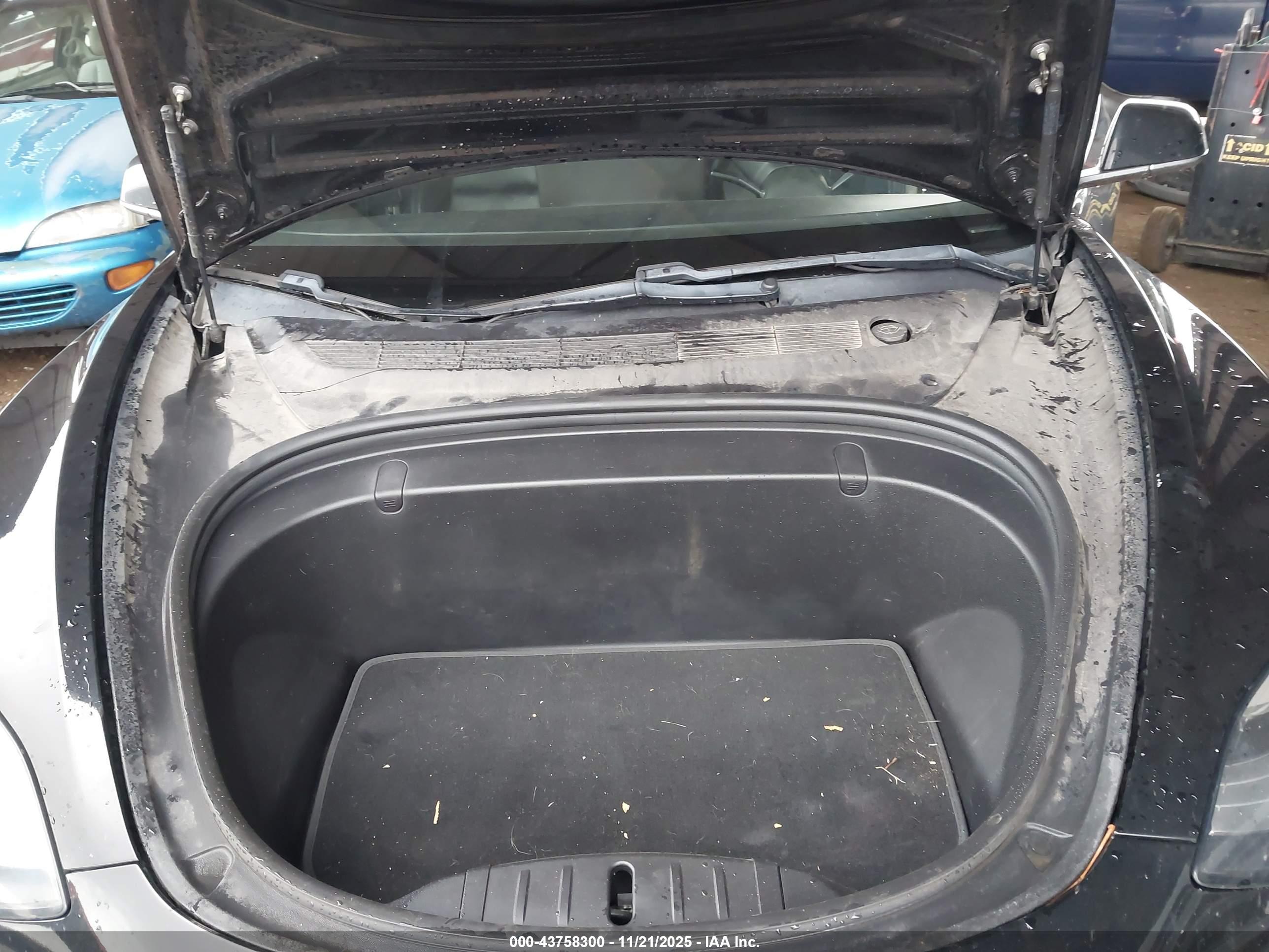 TESLA MODEL image 10