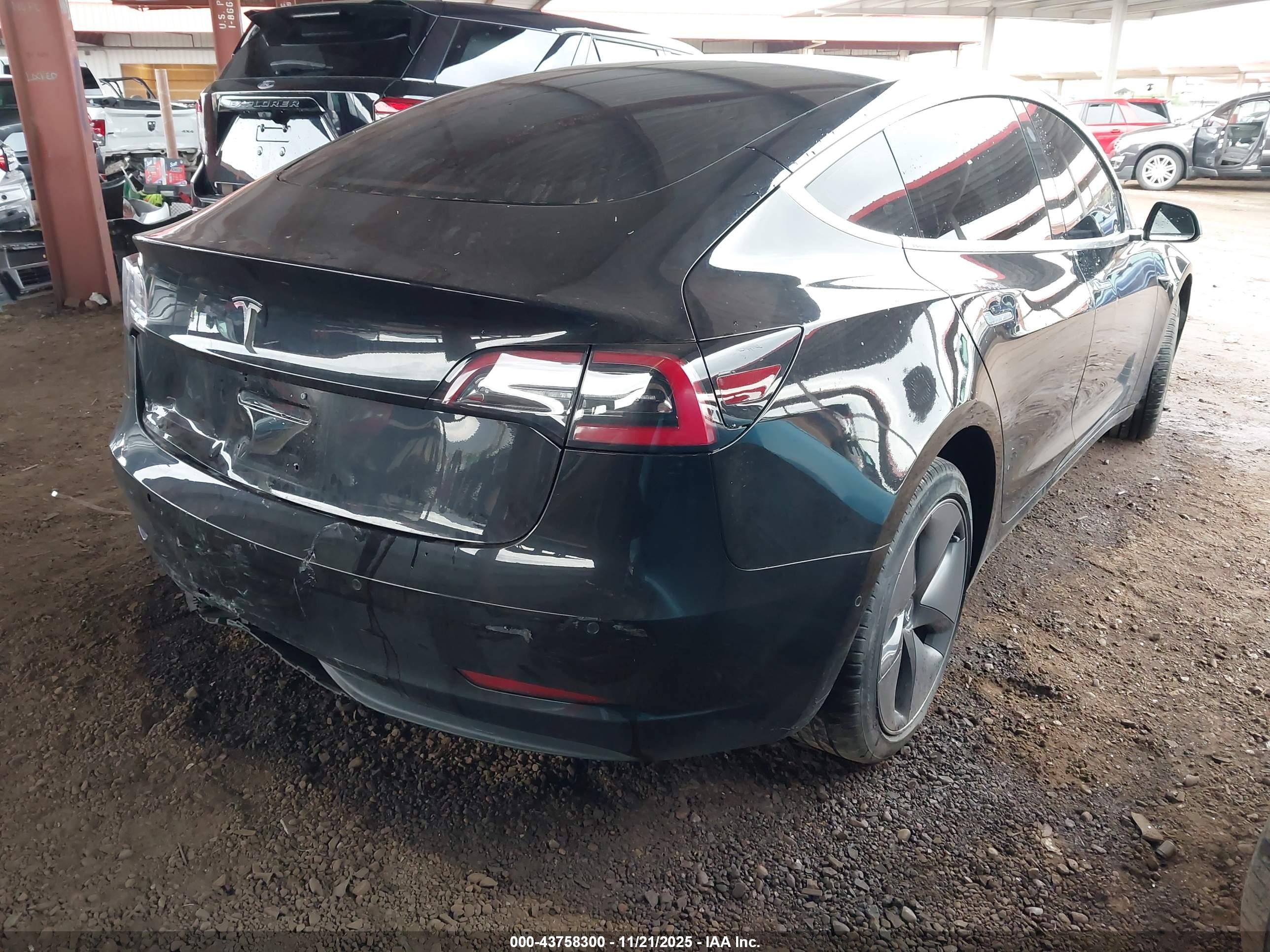 TESLA MODEL image 4