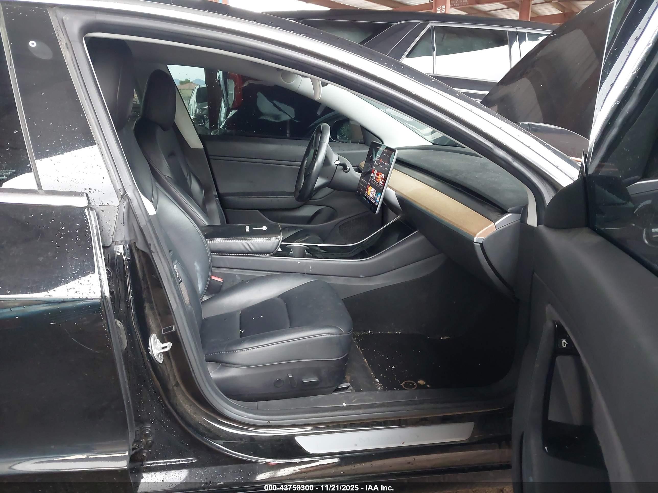 TESLA MODEL image 5
