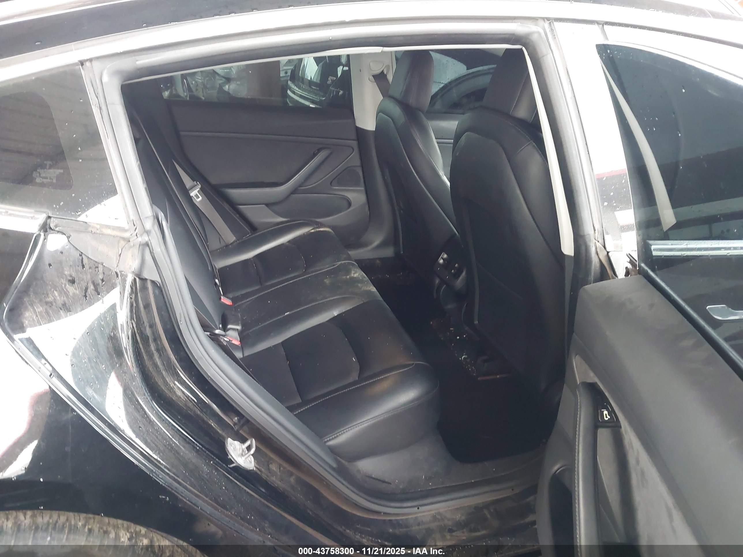 TESLA MODEL image 8