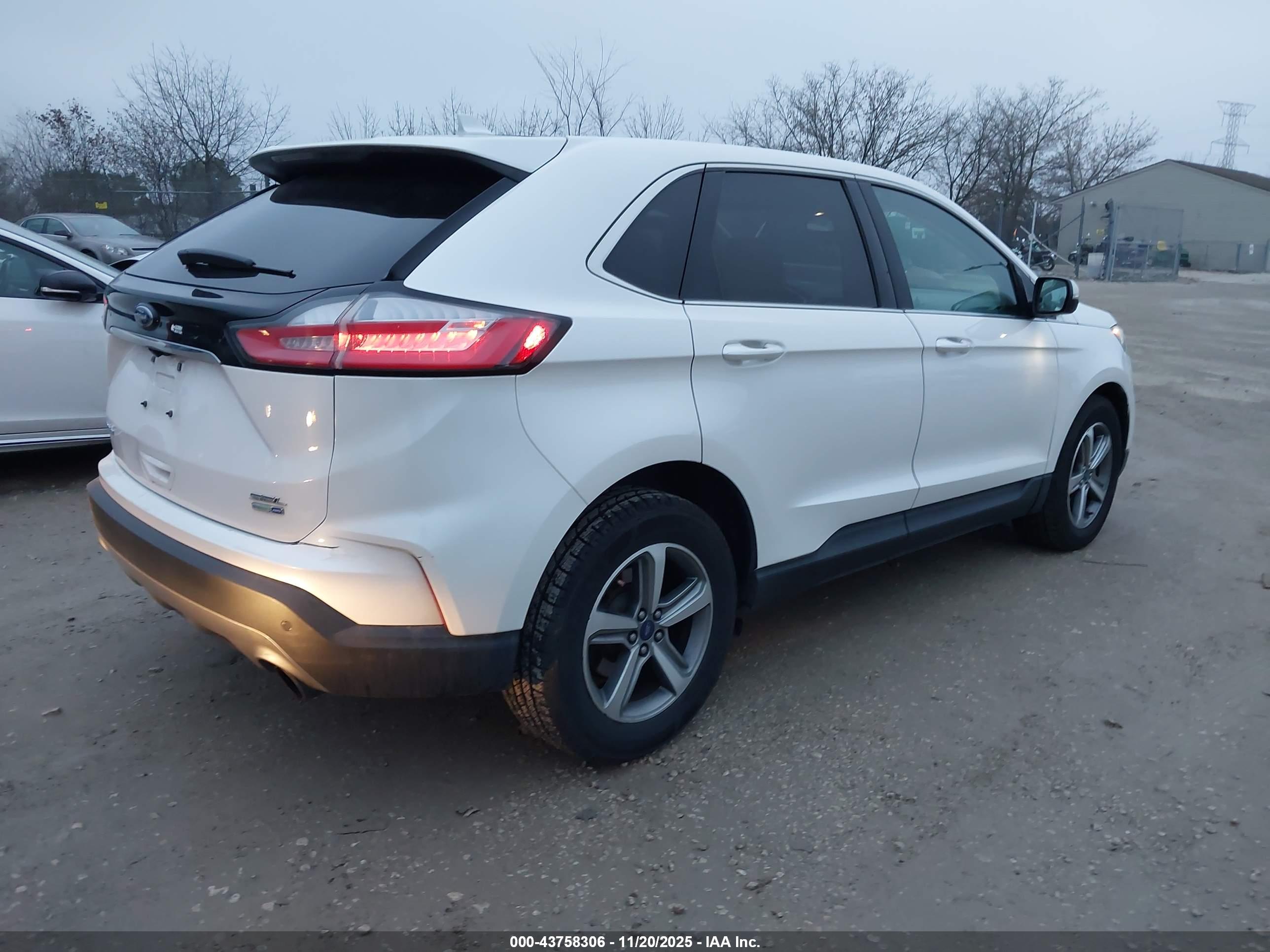 FORD EDGE image 4