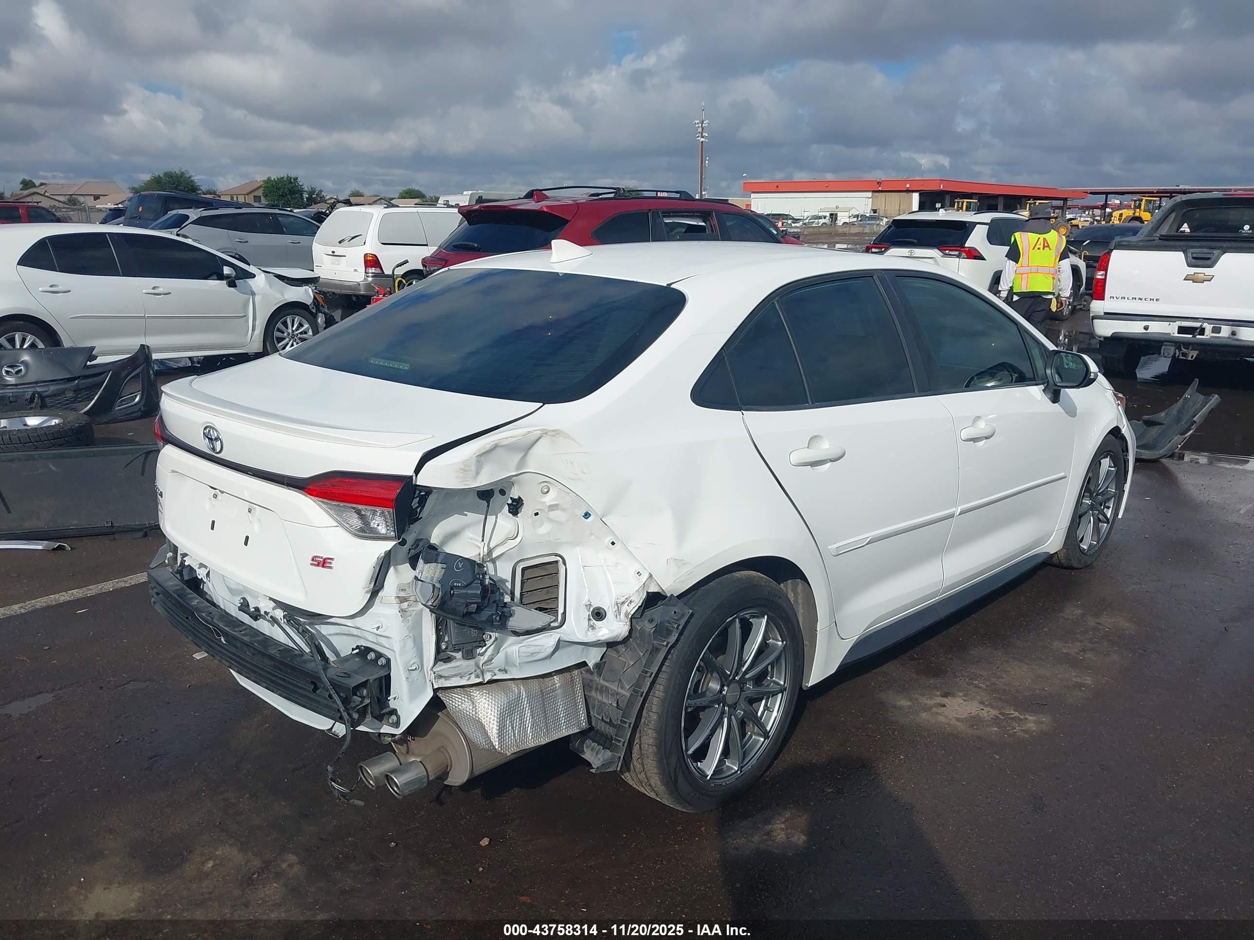 TOYOTA COROLLA image 4