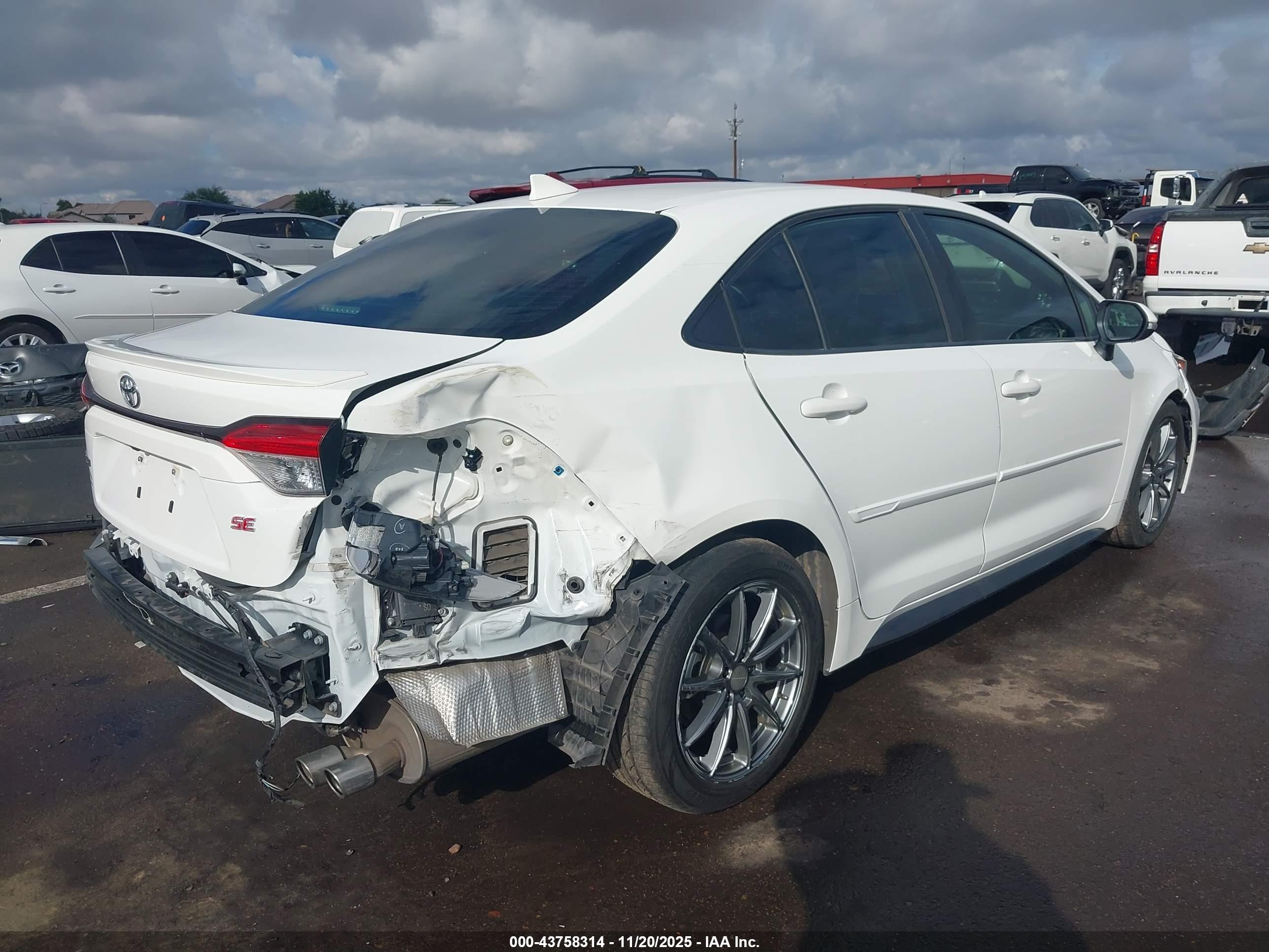 TOYOTA COROLLA image 6