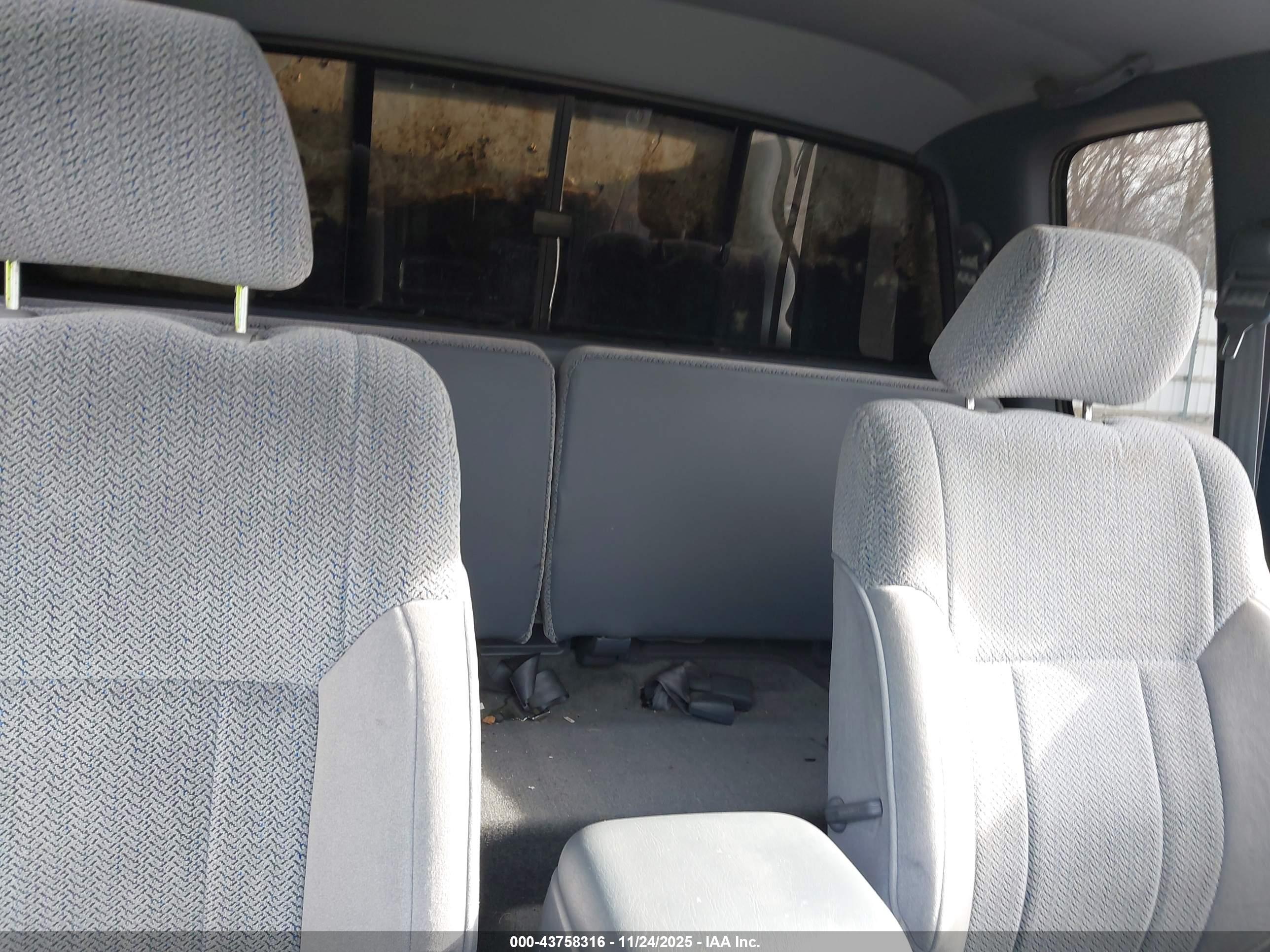 TOYOTA T100 image 8