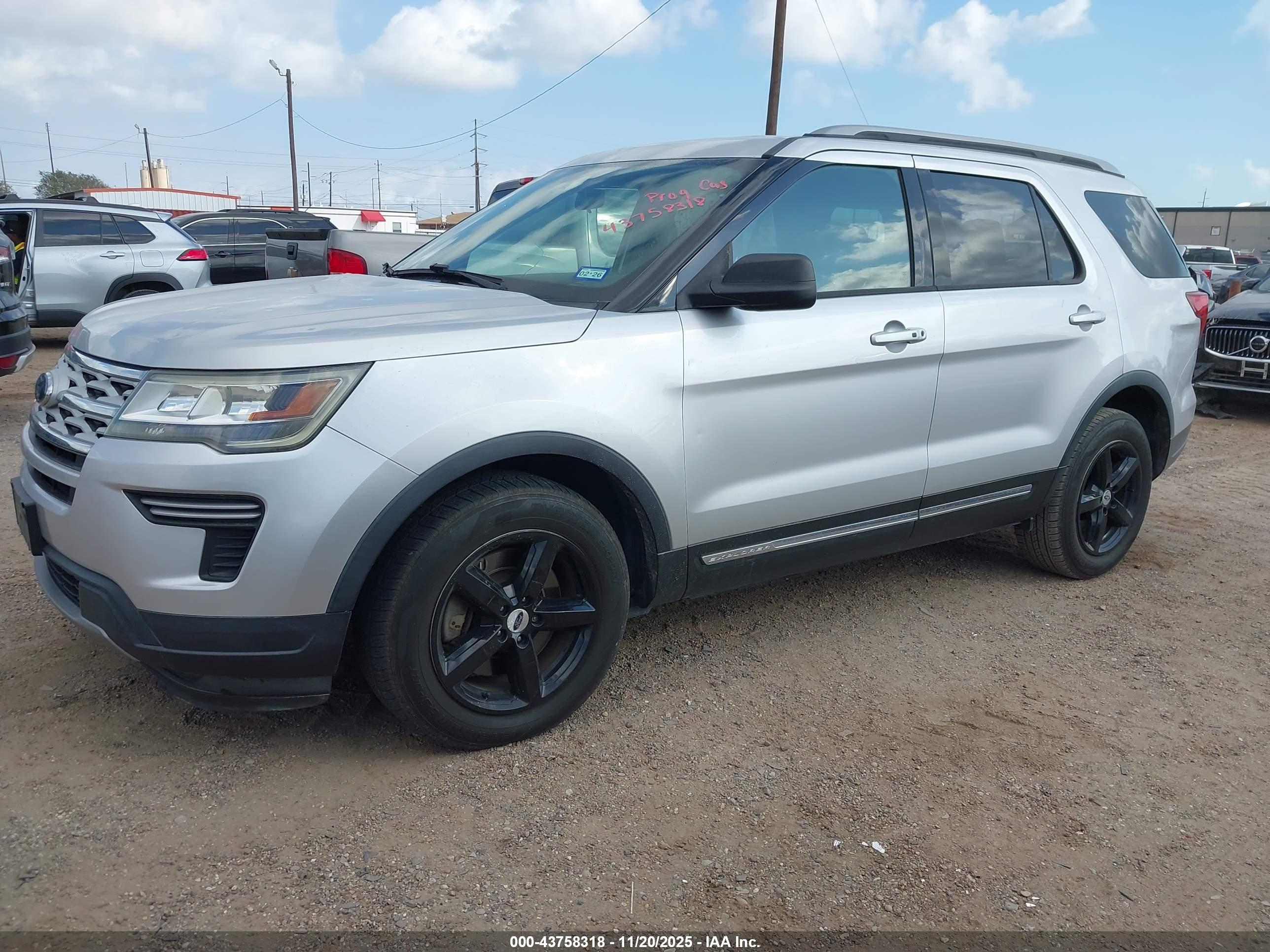 FORD EXPLORER image 2