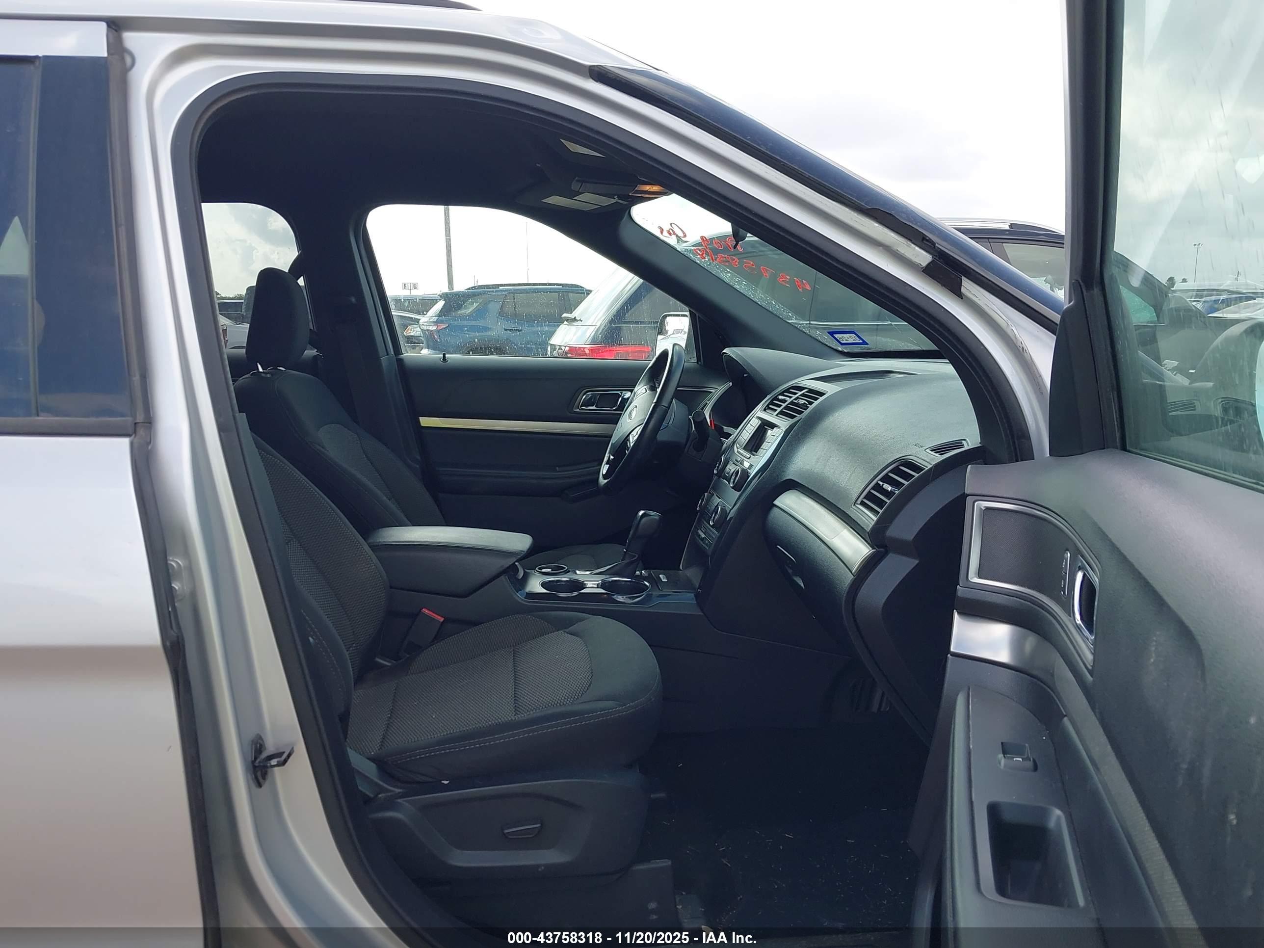 FORD EXPLORER image 5
