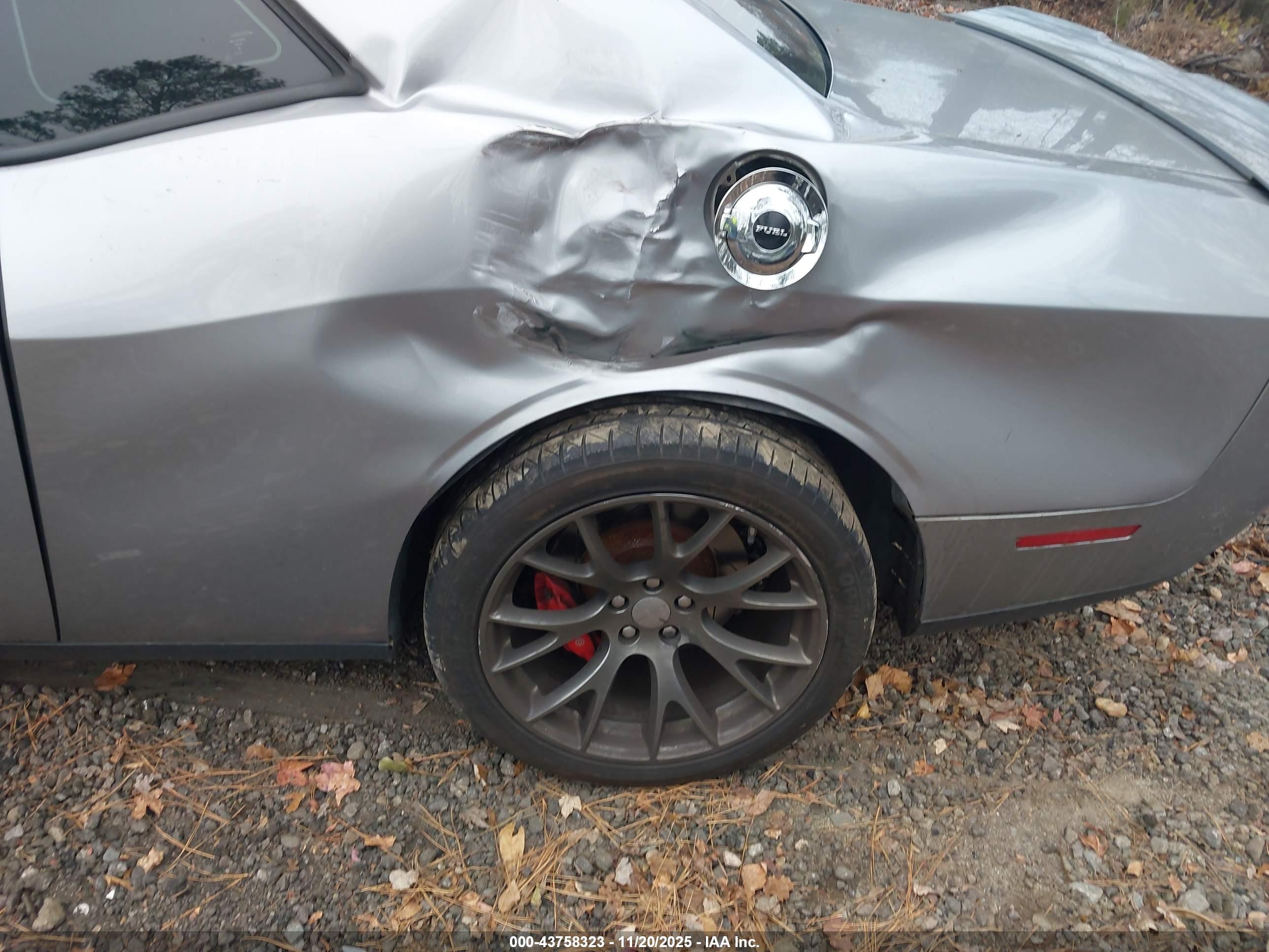 DODGE CHALLENGER image 6