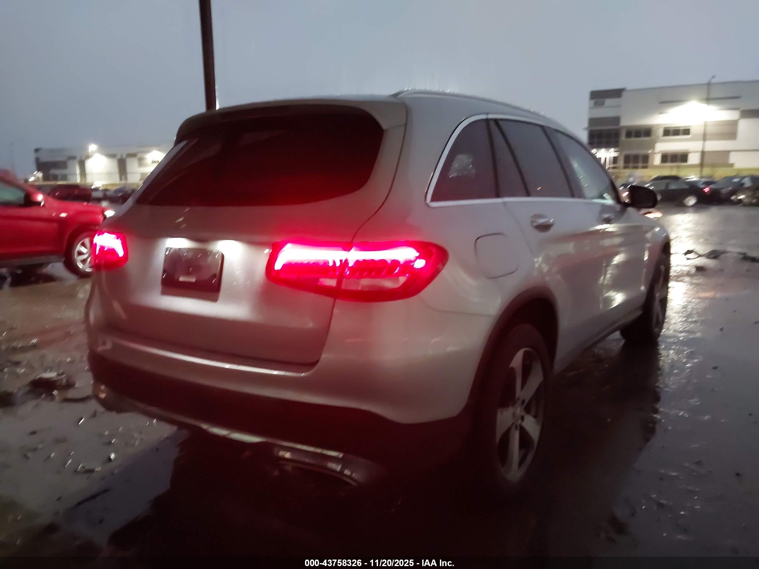 MERCEDES-BENZ GLC image 4