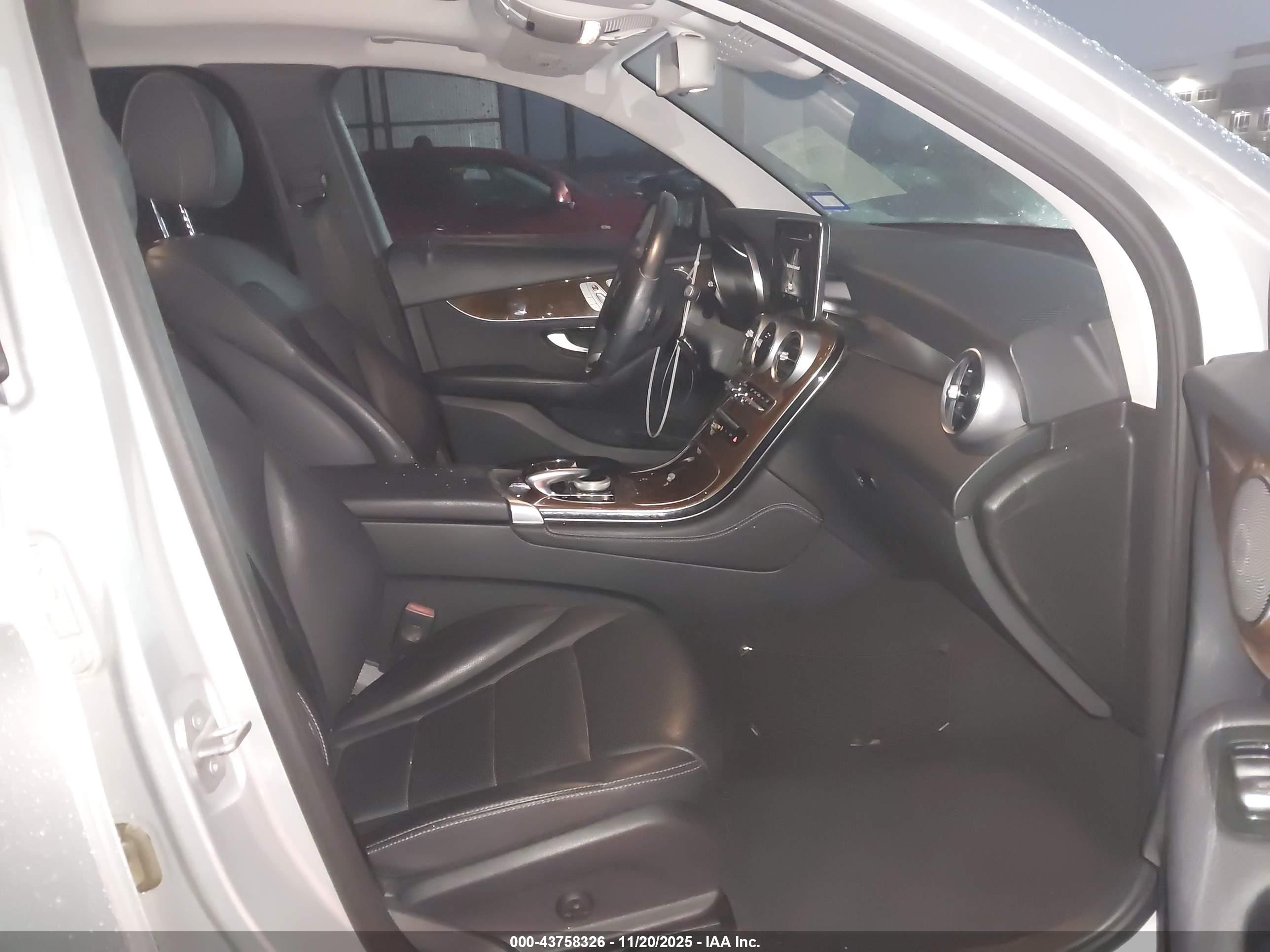 MERCEDES-BENZ GLC image 5