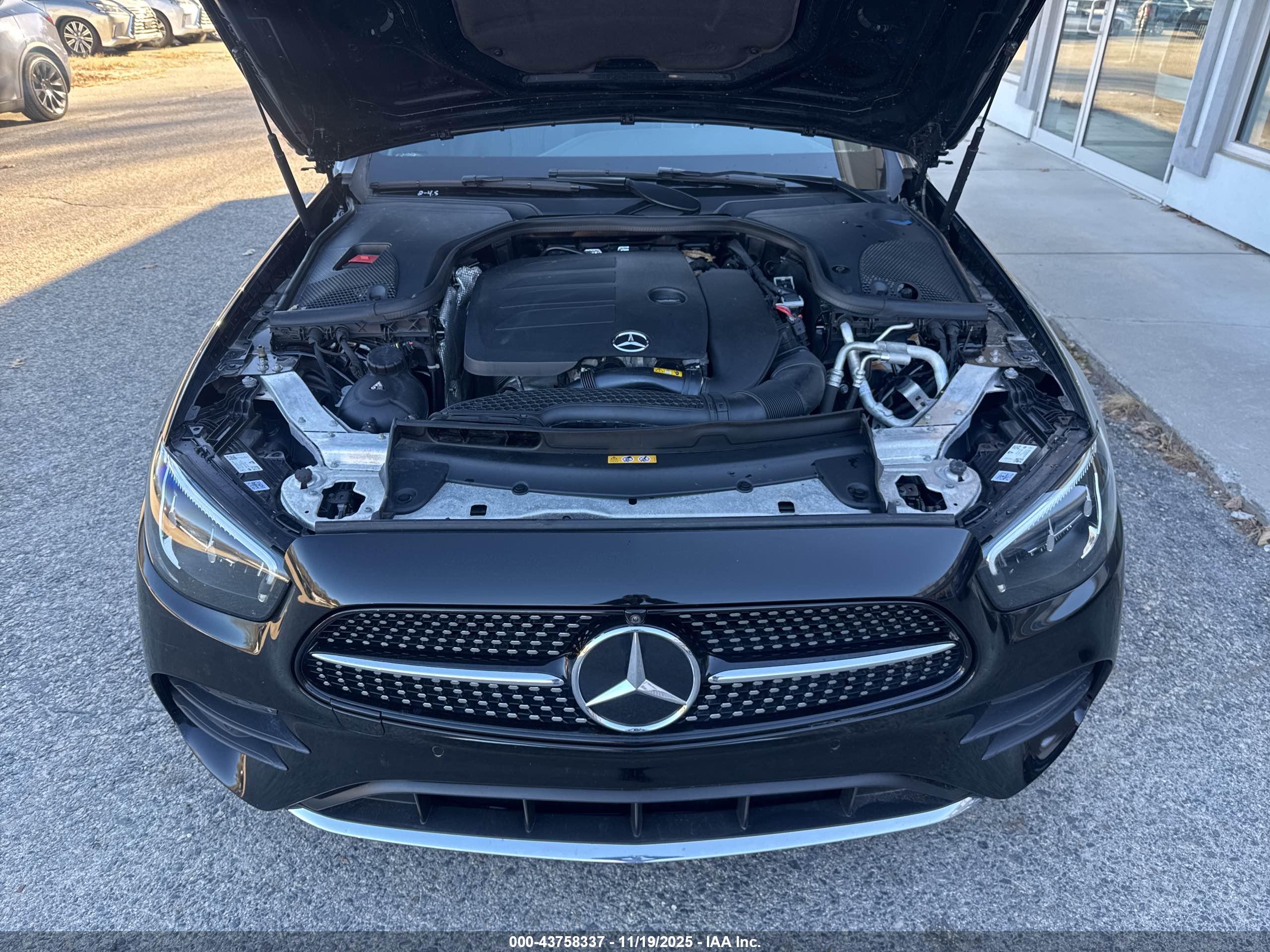 MERCEDES-BENZ E image 10