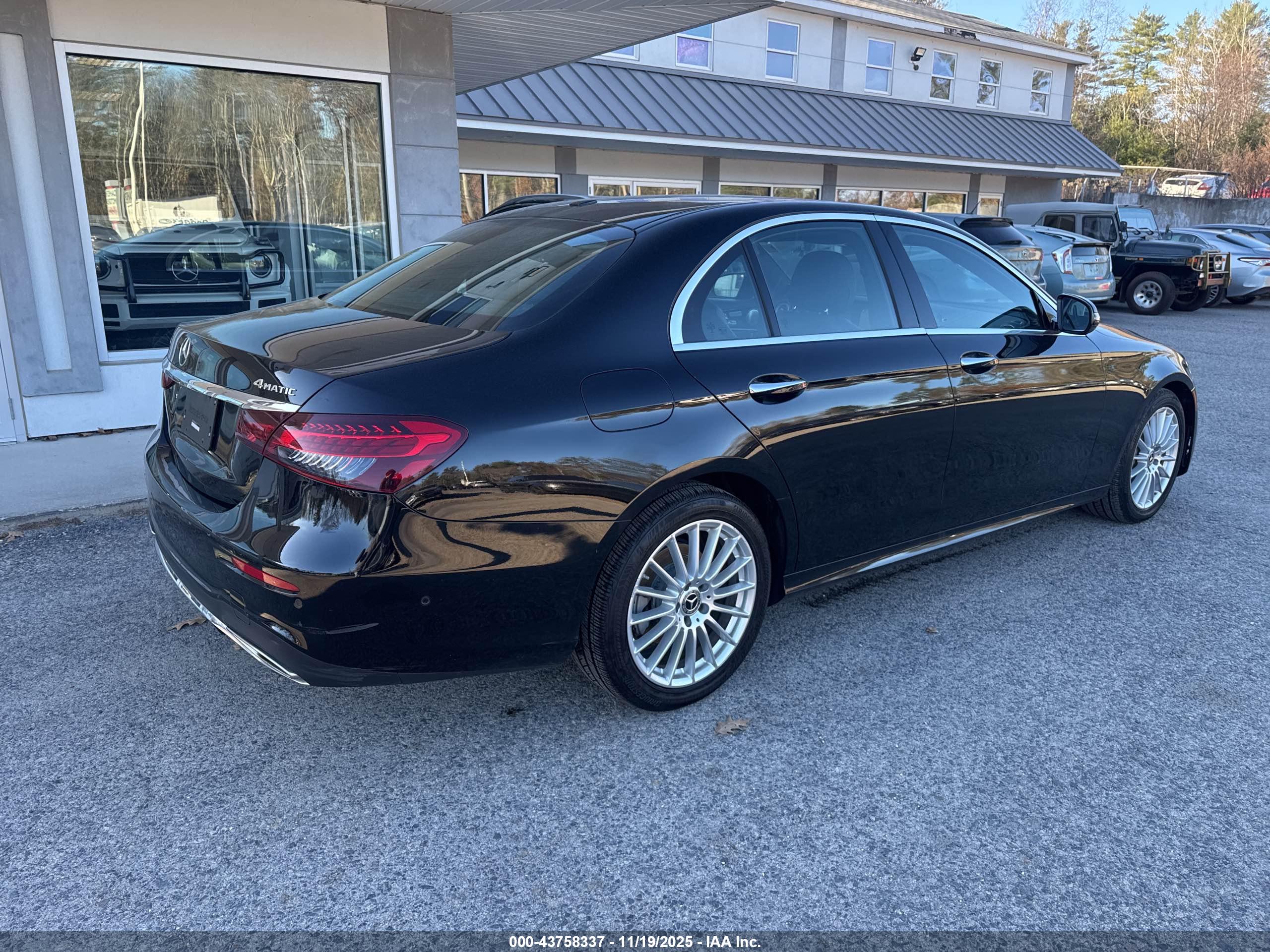 MERCEDES-BENZ E image 4