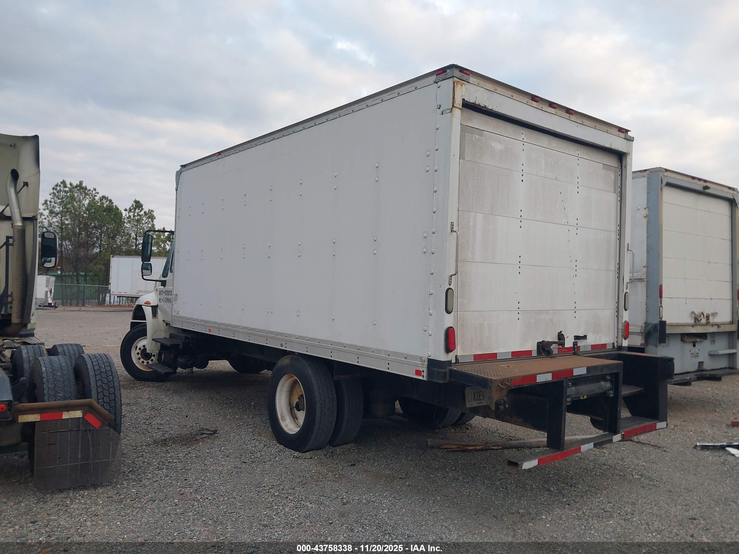 INTERNATIONAL 4000 image 3