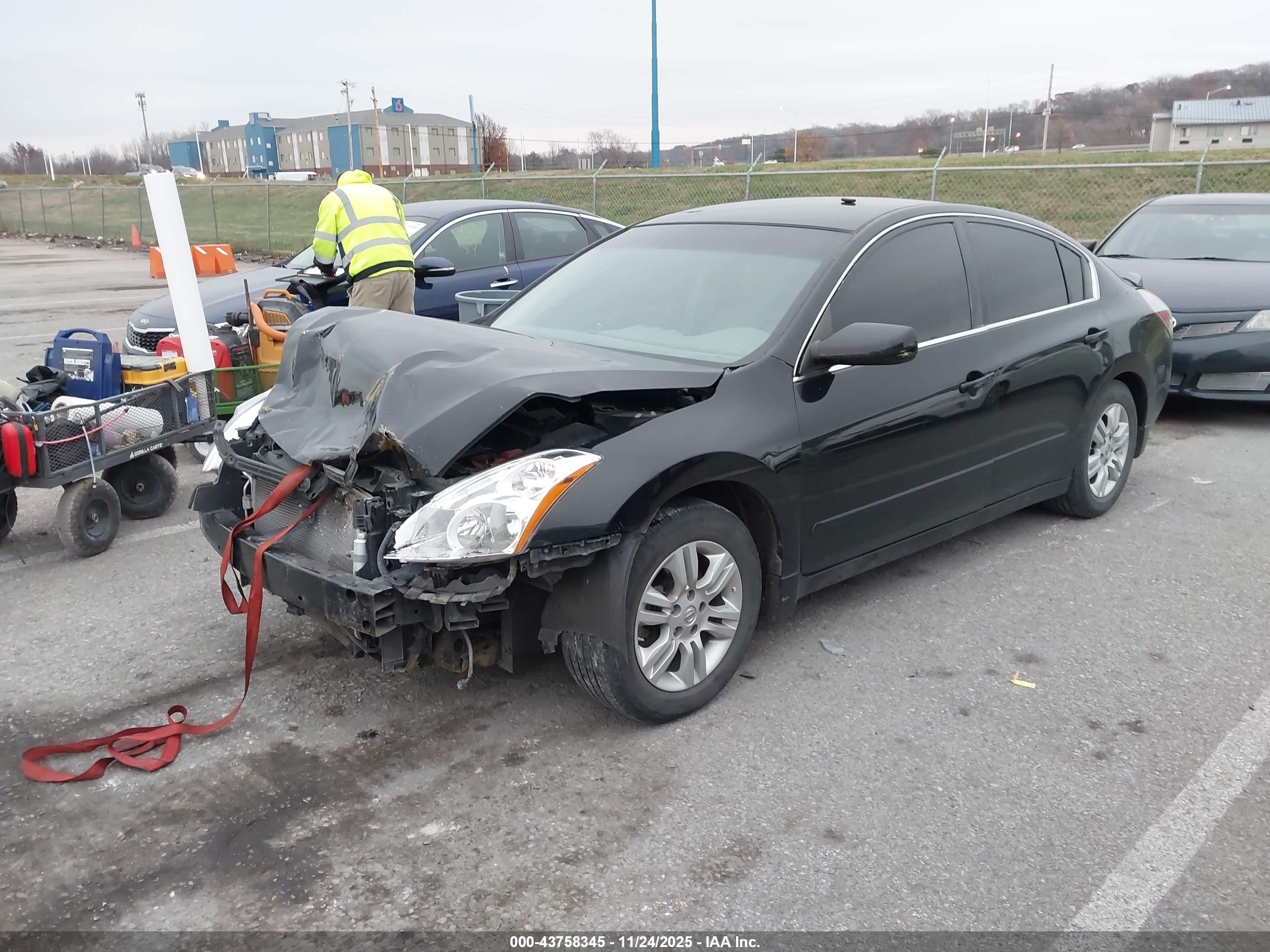 NISSAN ALTIMA image 2