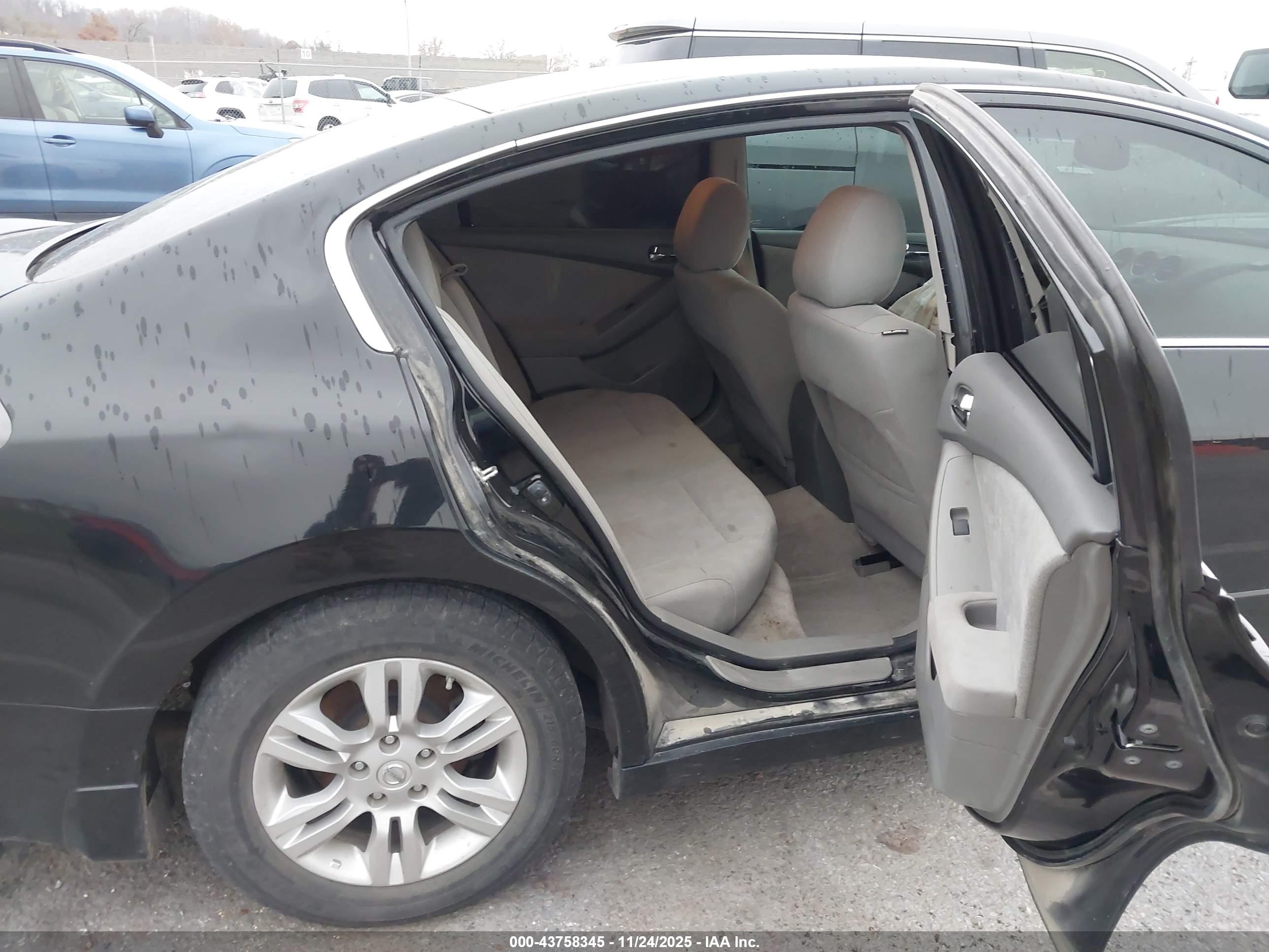 NISSAN ALTIMA image 8