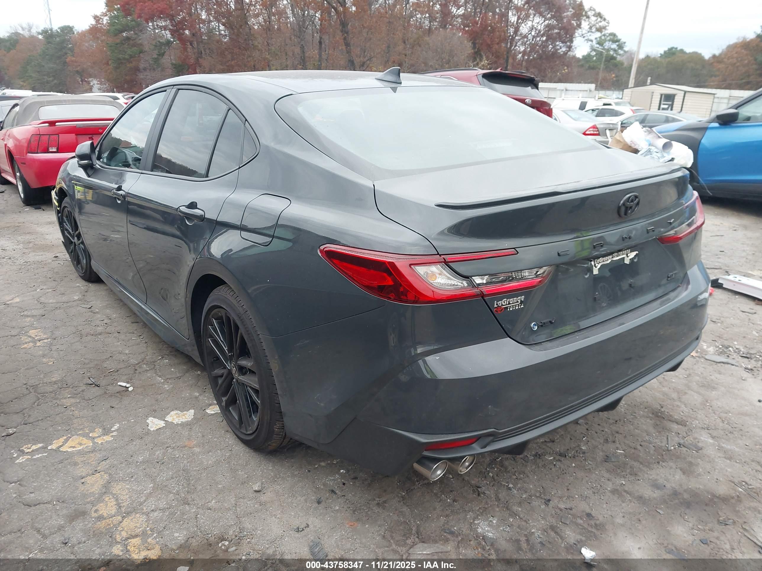 TOYOTA CAMRY image 3
