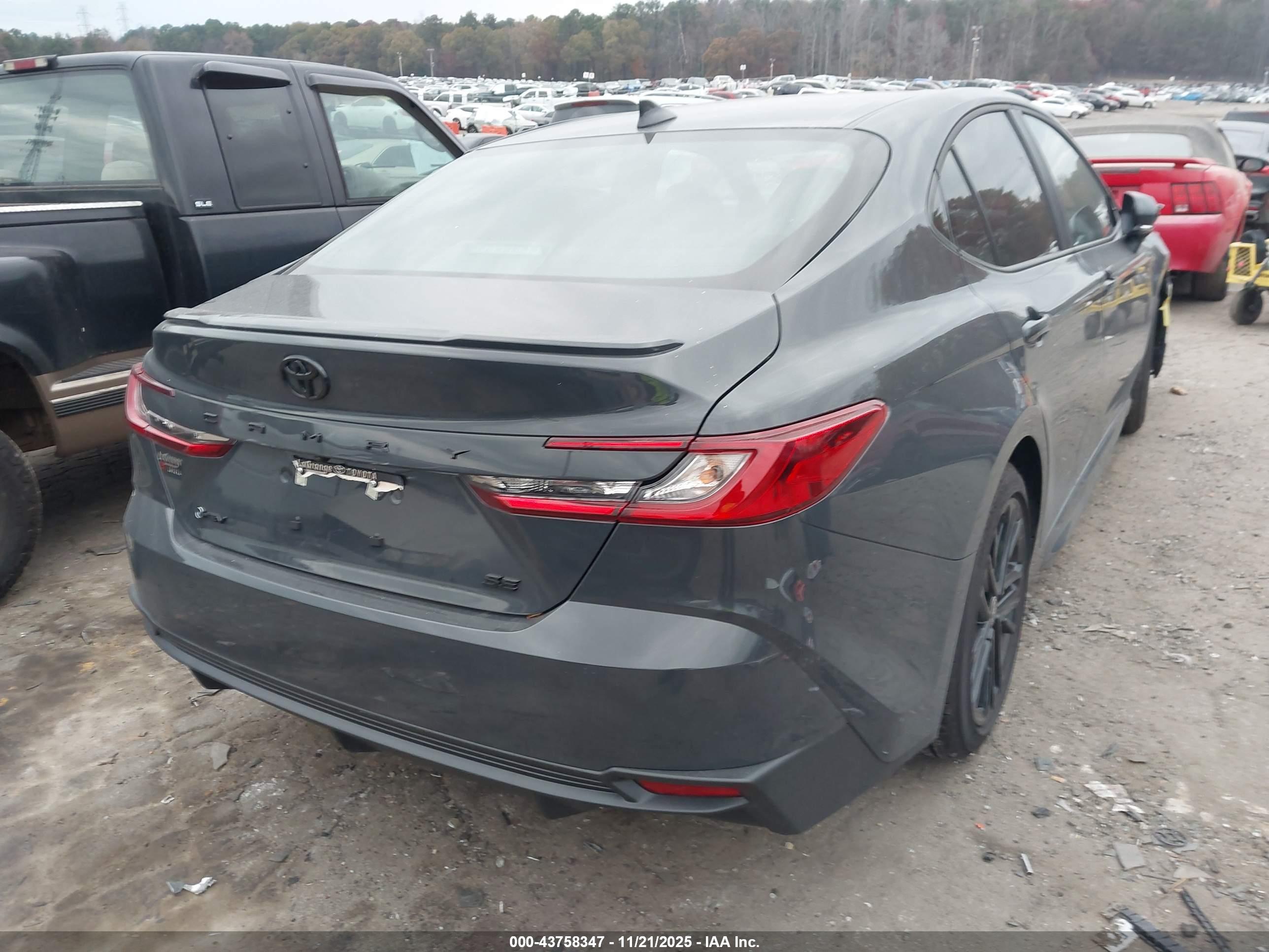 TOYOTA CAMRY image 4