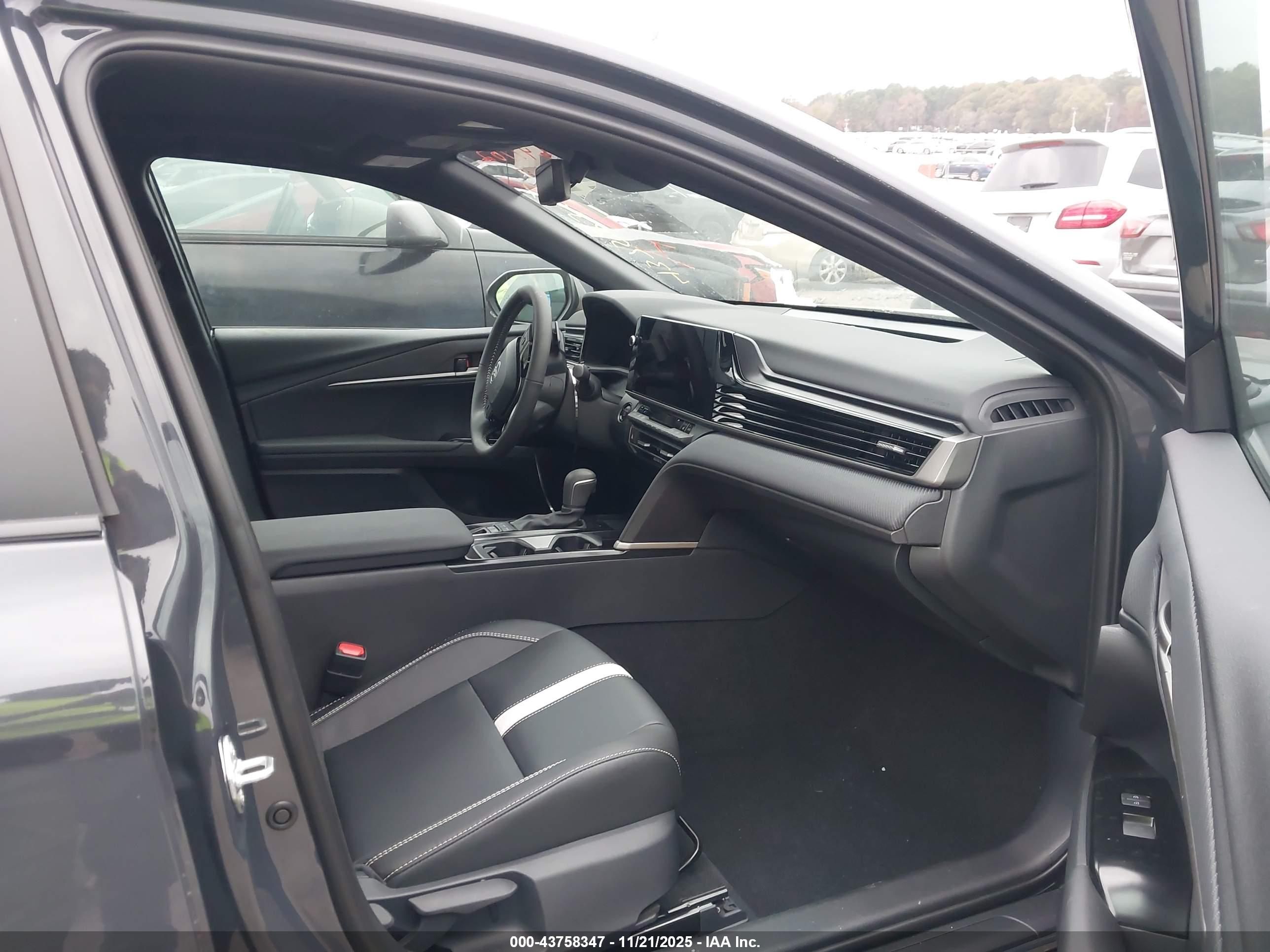 TOYOTA CAMRY image 5